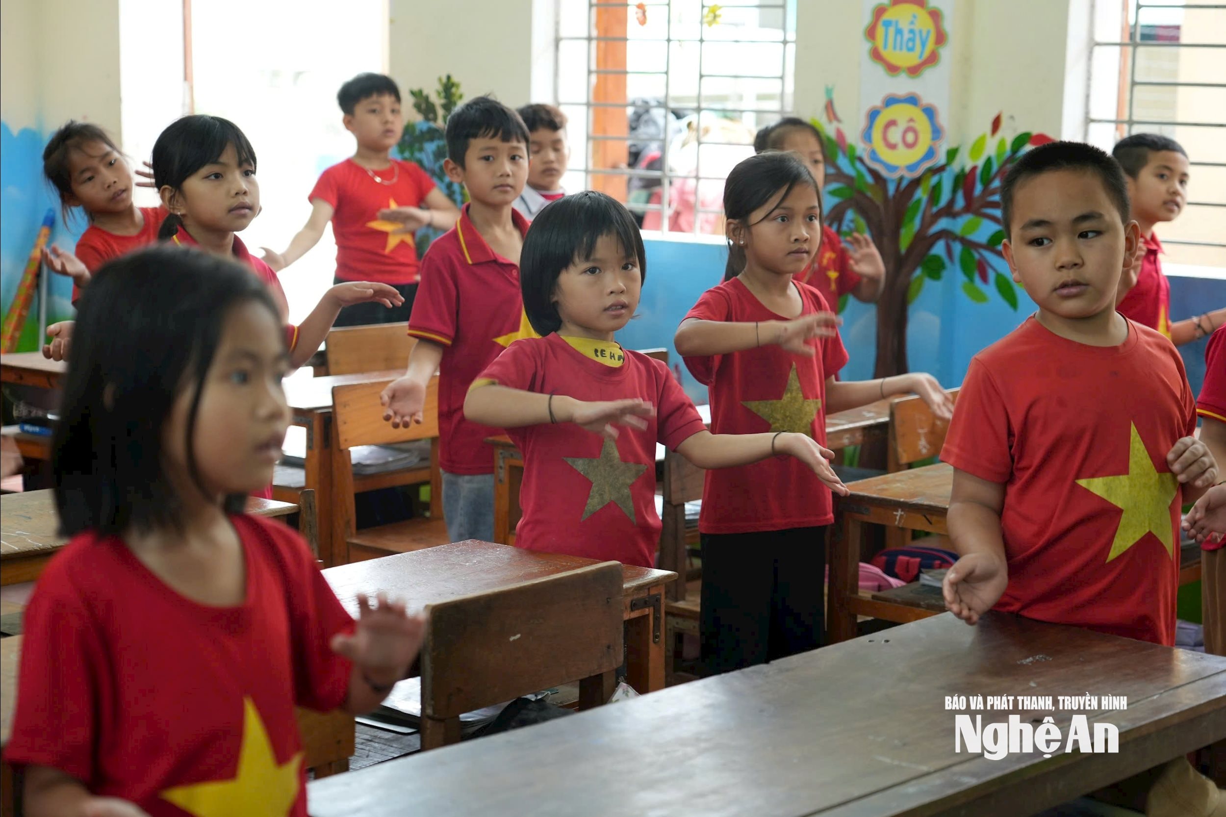 Việc điều đồng giáo viên biệt phái giúp các nhà trường giải quyết bài toán thiếu giáo viên, đảm bảo các điều kiện để dạy và học. Ảnh - Mỹ Hà