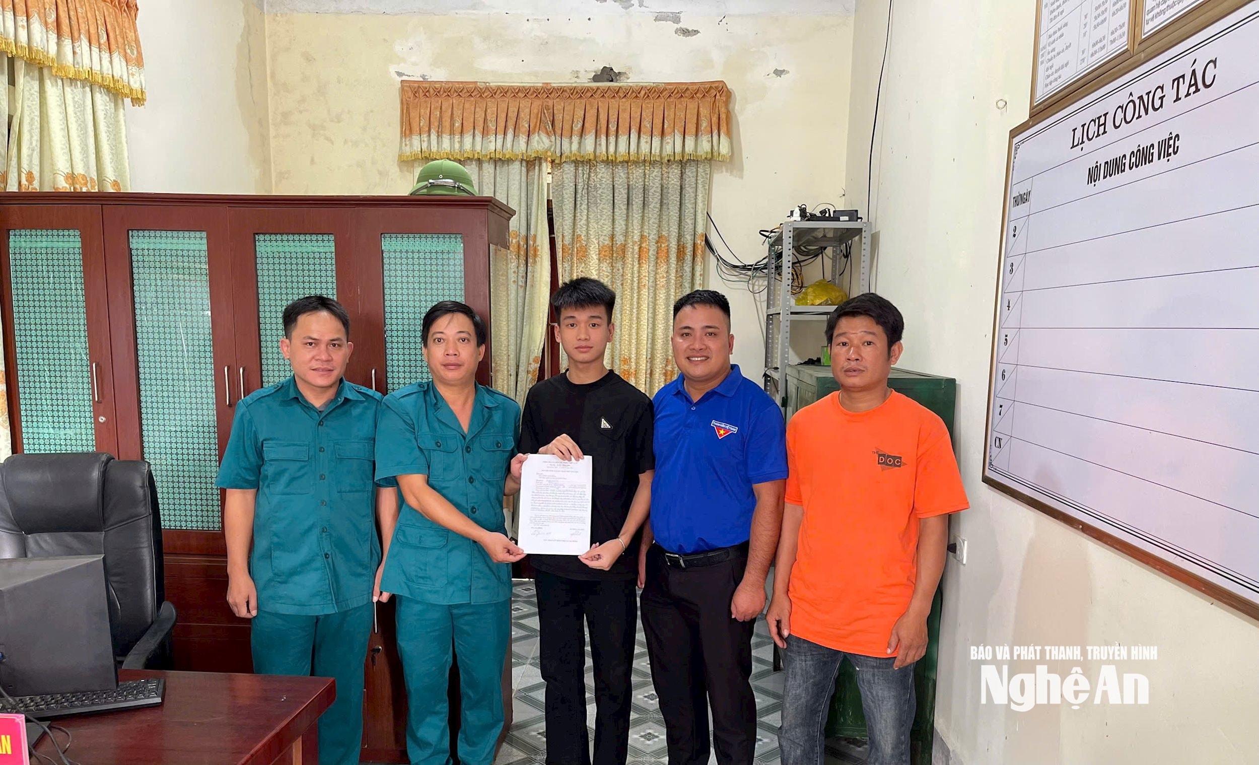 công dân Nguyễn Văn Tiến sinh năm 2007 thôn 5A xã Đại Đồng viết đơn tình nguyện vào Bộ đội