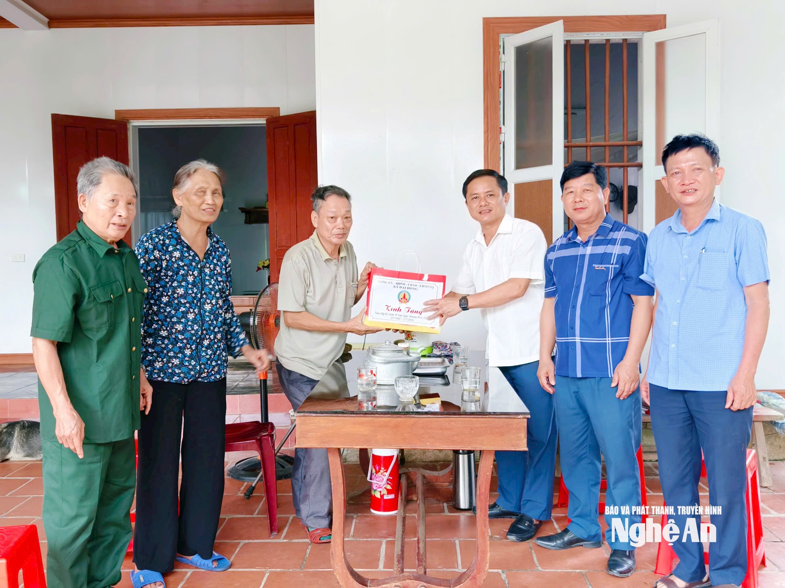 thăm và tặng quà cho các Thương binh nhân ngày 27-7
