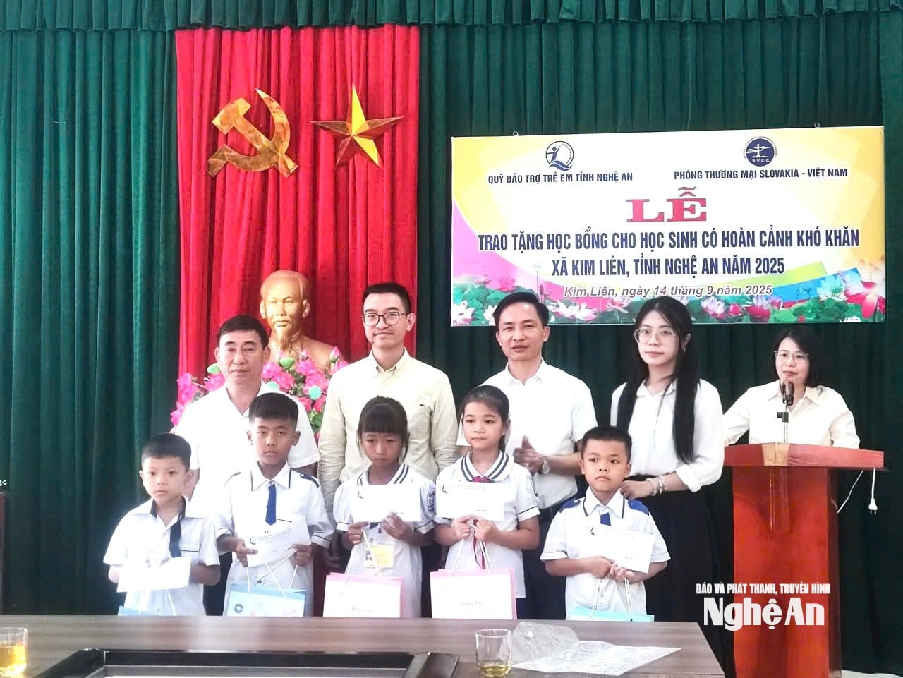 trao học bổng 2