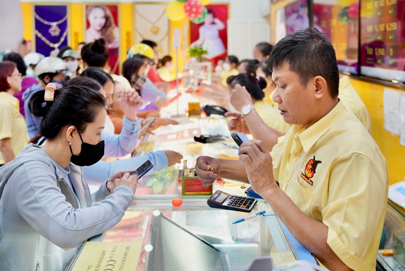 Giá vàng hôm nay 15/9/2025: Bảng giá vàng SJC PNJ, thế giới