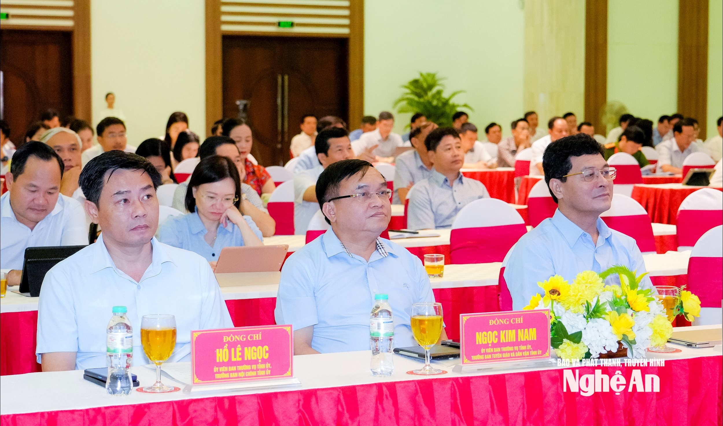 Các đồng chí trong Ban Thuờng vụ Tỉnh uy