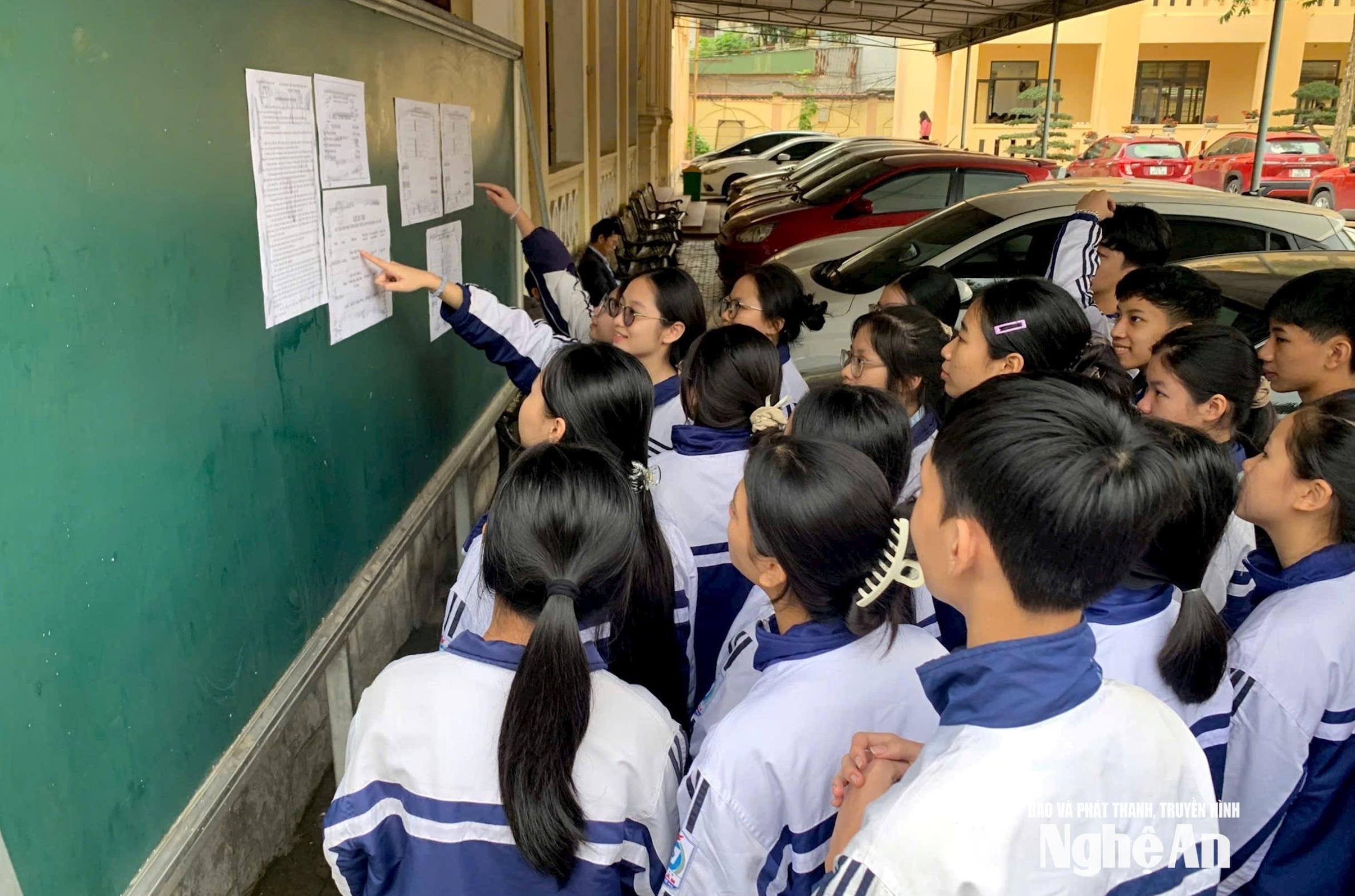 bna_hoc-sinh-nghe-an-tham-du-ky-thi-hoc-sinh-gioi-tinh-lop-9-nam-hoc-2024-2025.-anh-my-ha(1).jpg