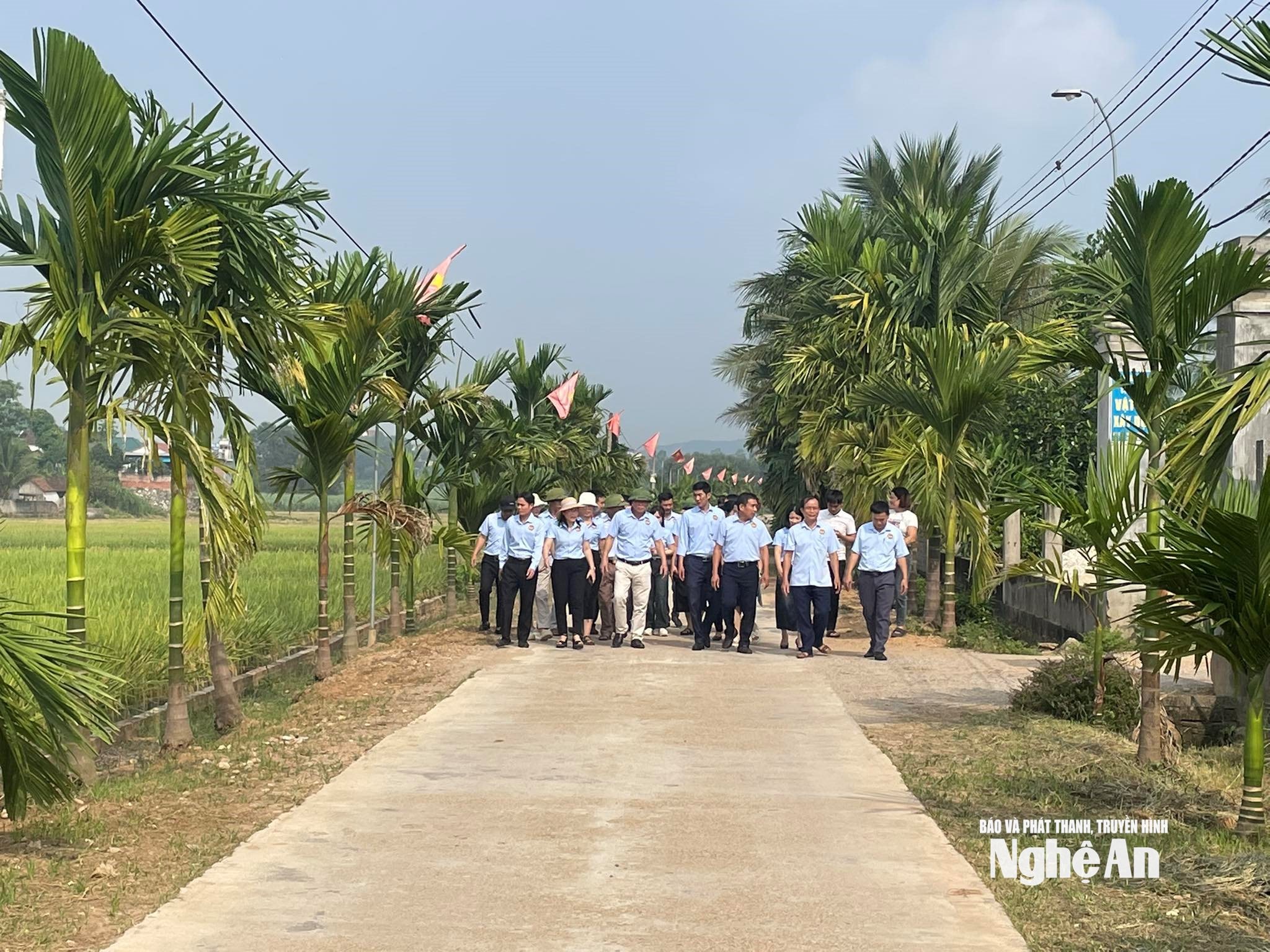 Tham quan “tuyến đường sáng – xanh – sạch- đẹp, an toàn xã Nghĩa Lộc