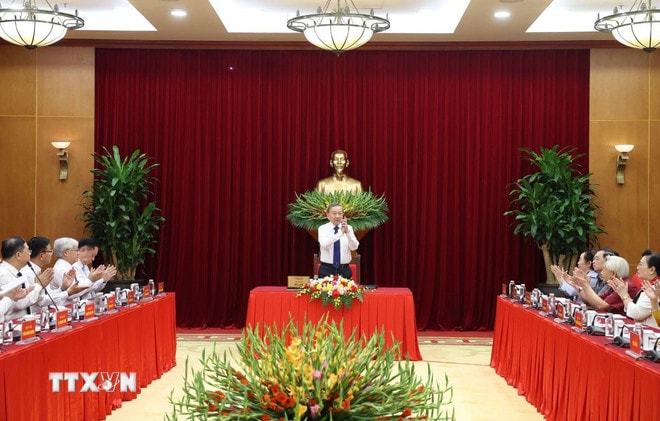 Tổng Bí thư Tô Lâm gặp mặt Ban Thường vụ Trung ương Hội Khuyến học Việt Nam. (Ảnh: Thống Nhất/TTXVN) ttxvn-tong-bi-thu-to-lam-gap-mat-ban-thuong-vu-trung-uong-hoi-khuyen-hoc-viet-nam-1609-2.jpg