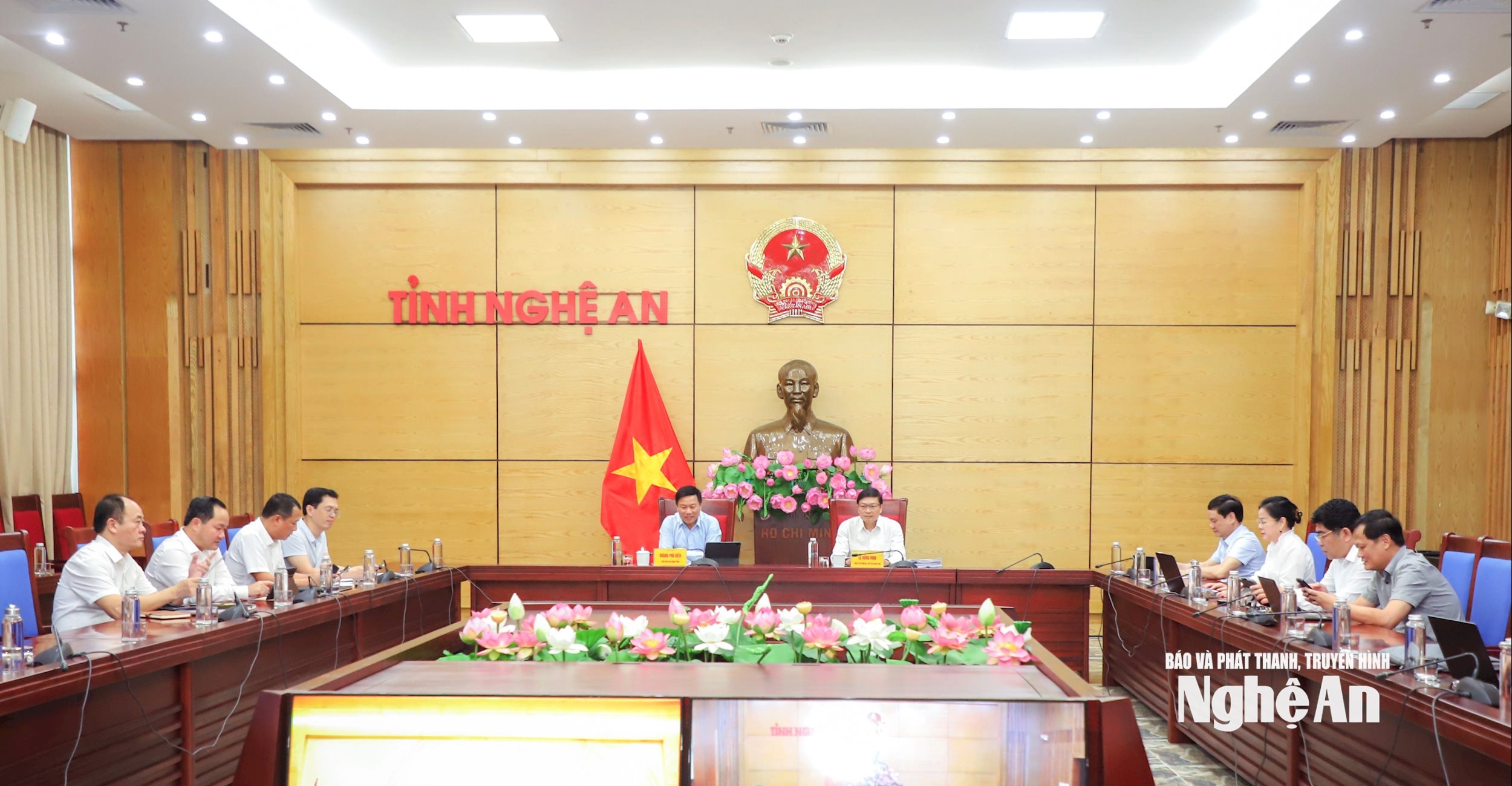 Quang cảnh cuộc làm việc tại điểm cầu UBND tỉnh Nghệ An. Ảnh: Thành Duy