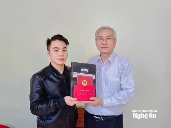 Luận án và bằng Phó tiến sĩ của GS.TS Mạch Quang Thắng.