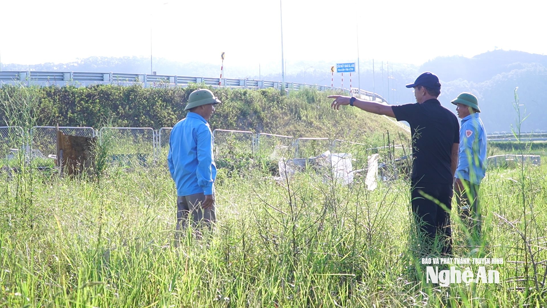 người dân xóm Thượng Khê không có dường vào sản xuất nông nghiệp. Ảnh Kim Thoa
