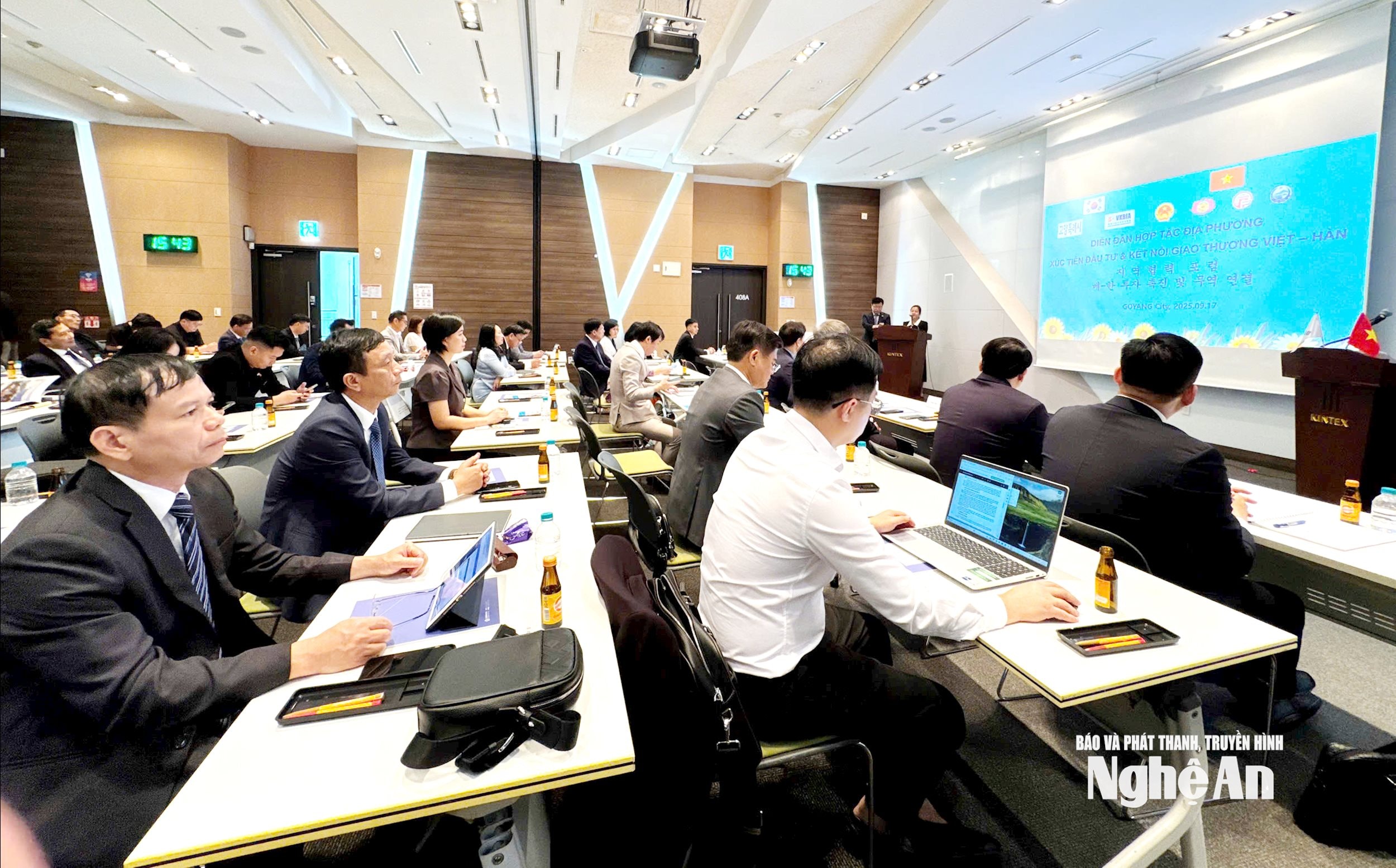 toàn cảnh Diễn đàn hợp tsc địa phương xúc tiến đầu tư và kết nối giao thương Việt Hàn chiếu 17.9