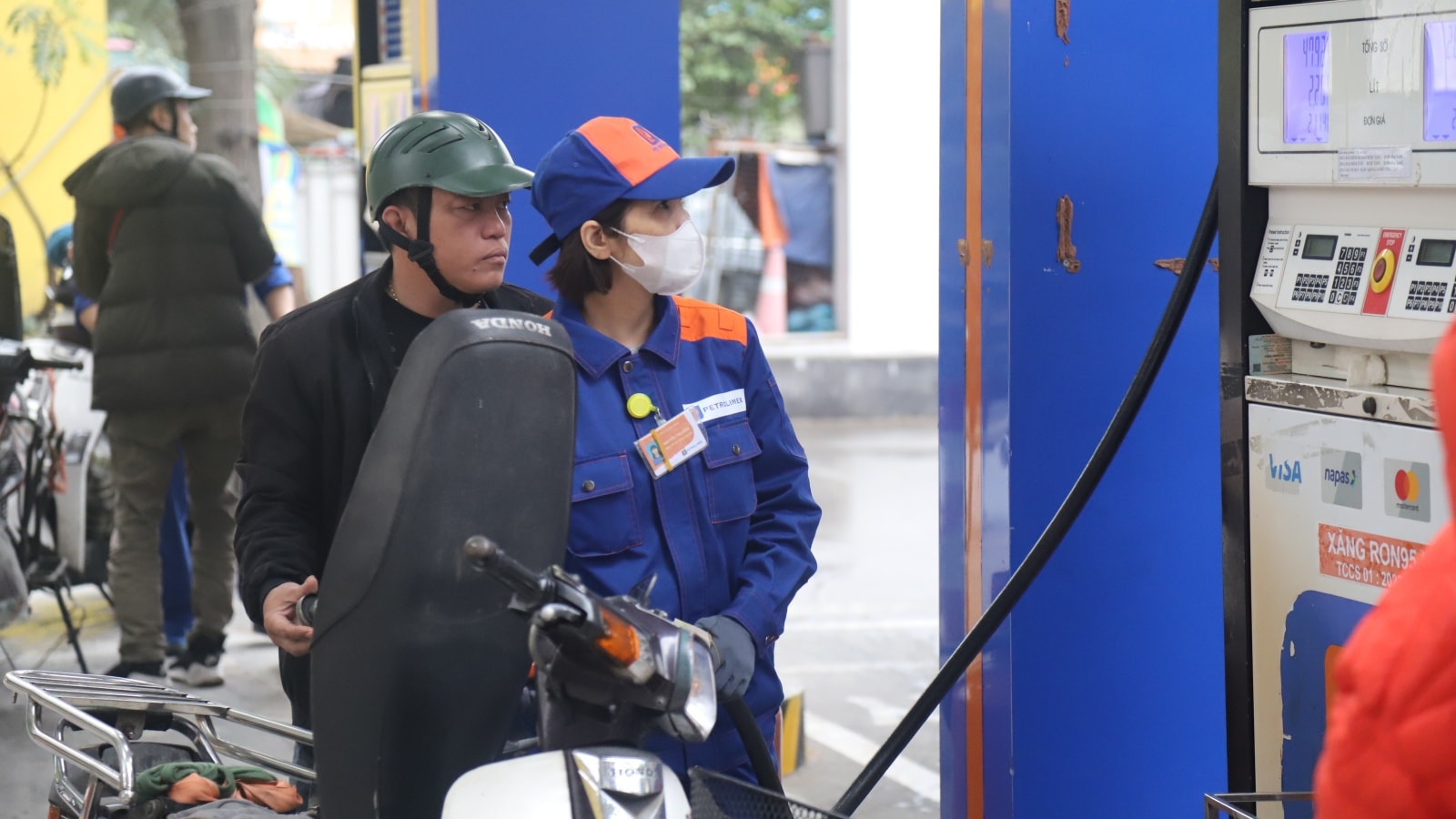 Giá xăng dầu hôm nay 19/9/2025: Đồng loạt tăng