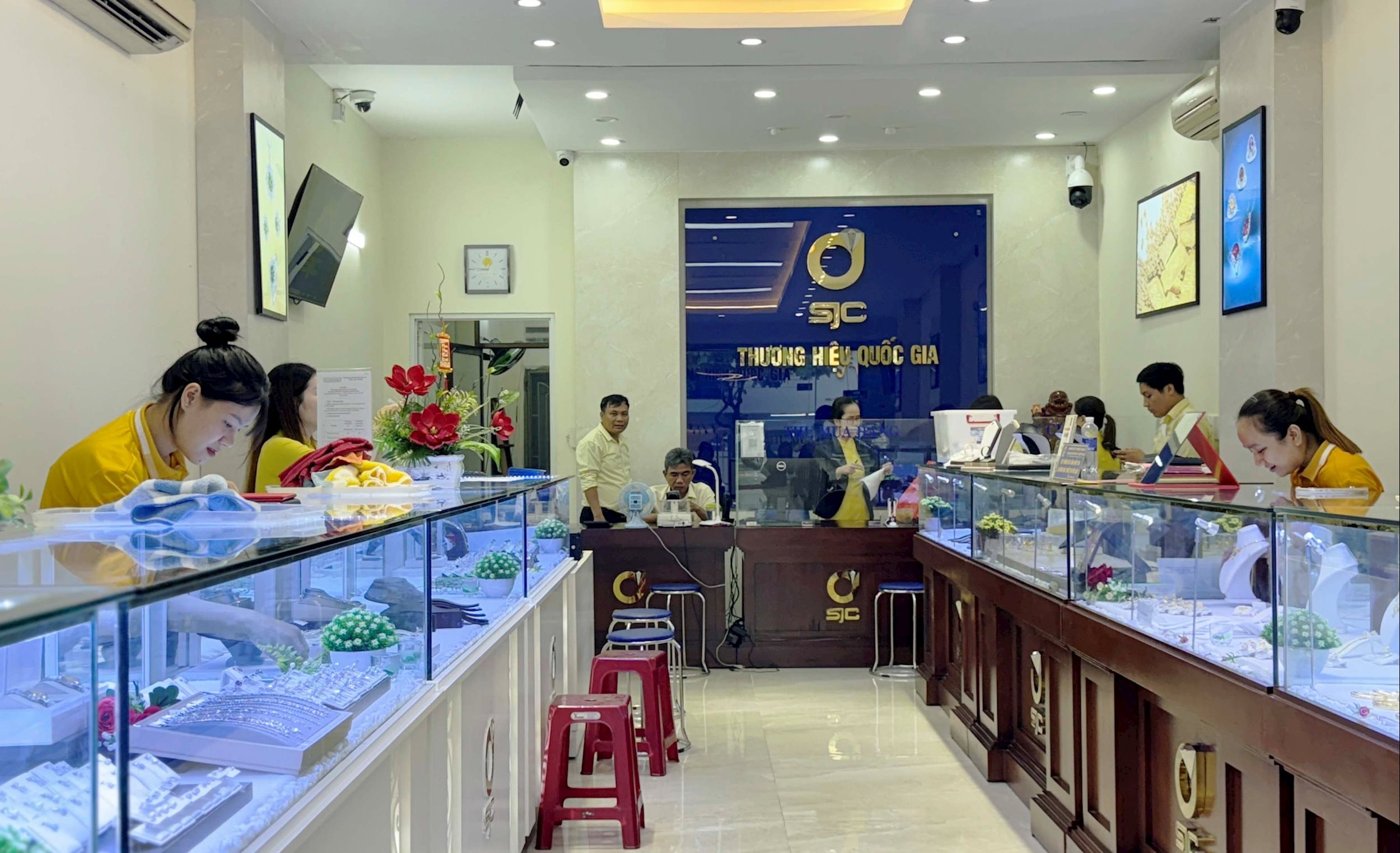 Giá vàng chiều 19/9/2025: Giá vàng SJC DOJI PNJ, vàng thế giới