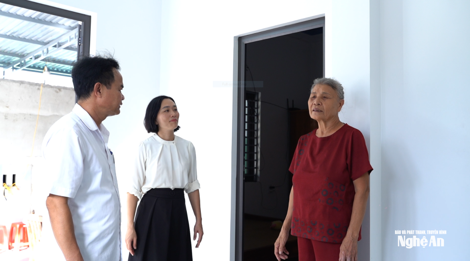 ba-loan-xa-van-an-trong-ngoi-nha-moi-tu-ct-tet-nguoi-ngheo.png