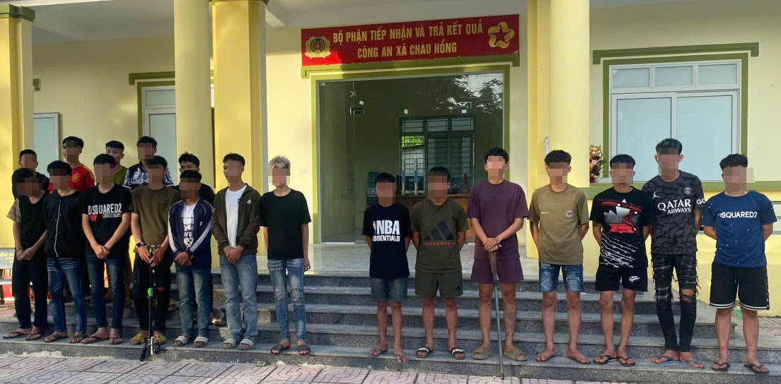 Triệu tập các đối tượng gây rối trật tự công cộng về trụ sởtại công an xã Châu Hồng