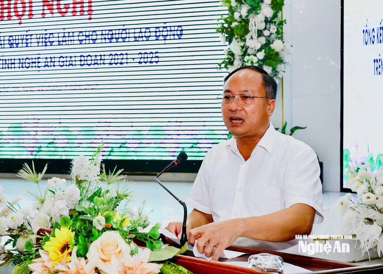 Đồng chí Nguyễn Viết Hưng - Giám đốc Sở Nội vụ phát biểu khai mạc hội nghị. Ảnh- Thanh Nga