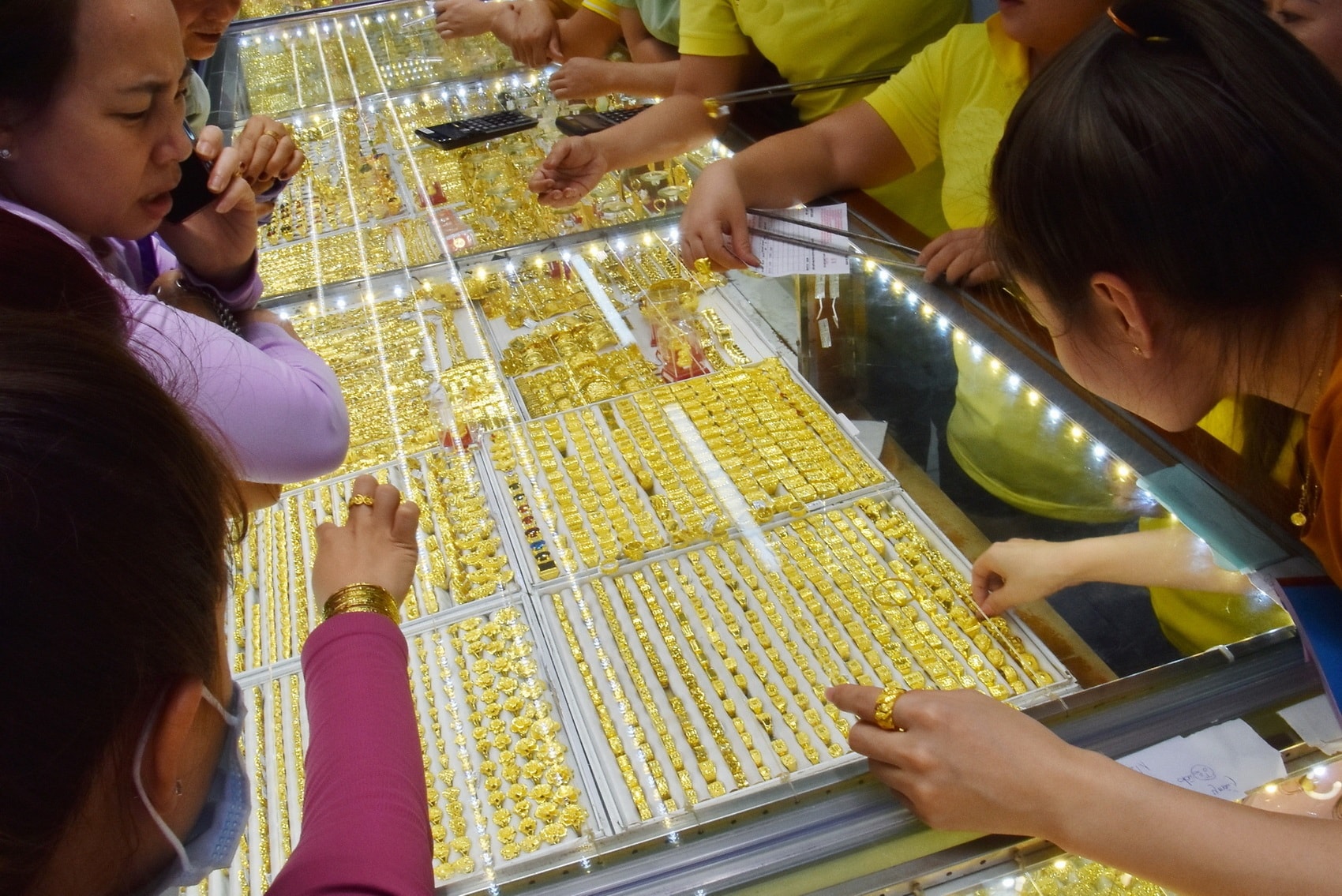 Giá vàng hôm nay 23/9/2025: Giá vàng SJC DOJI PNJ, vàng thế giới