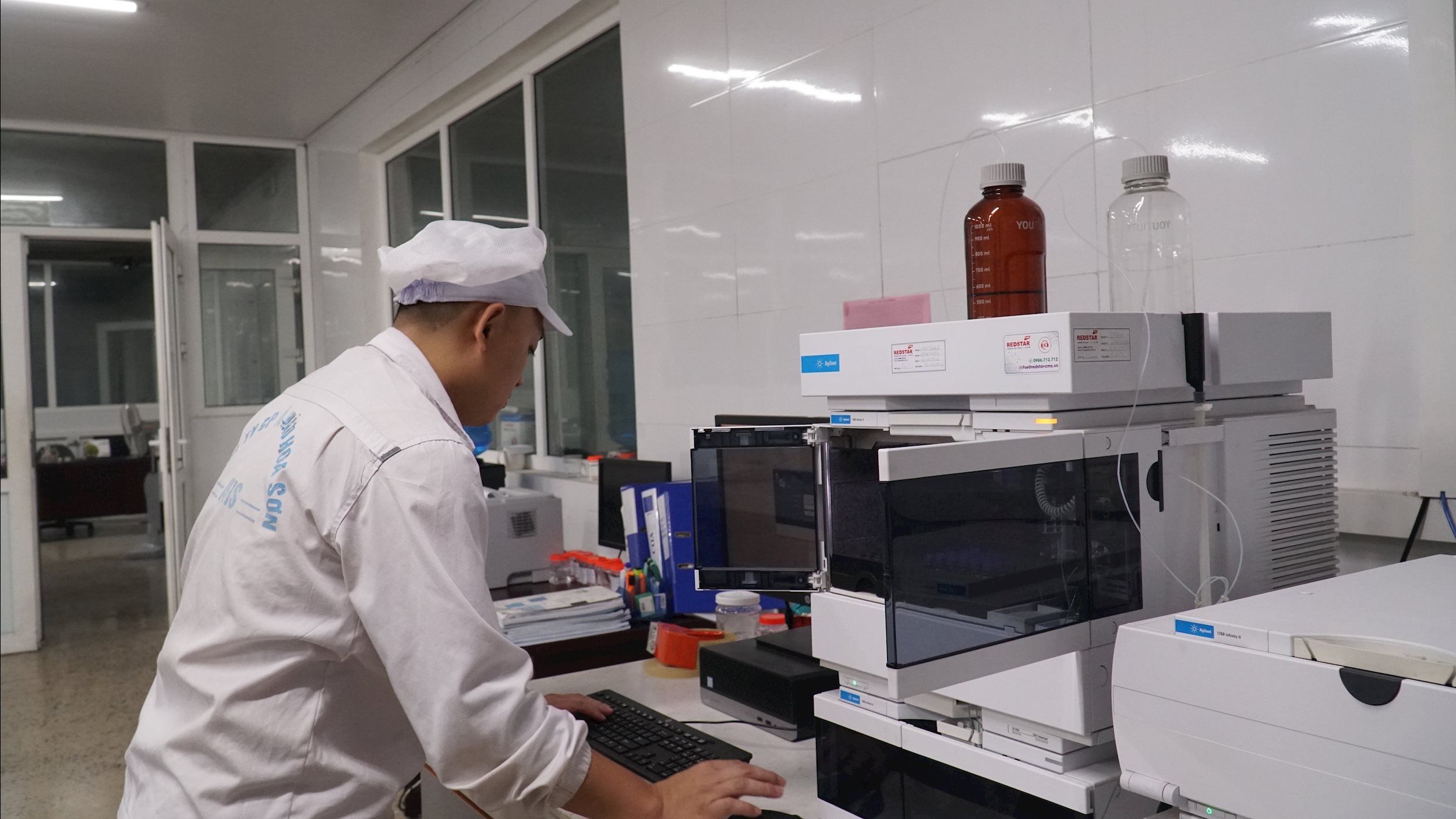 Kiểm tra các chỉ tiêu kỹ thuật trong sản xuất, chế biến sản phẩm đường Glucose tại Công ty cổ phần Á Châu Hoa Sơn.