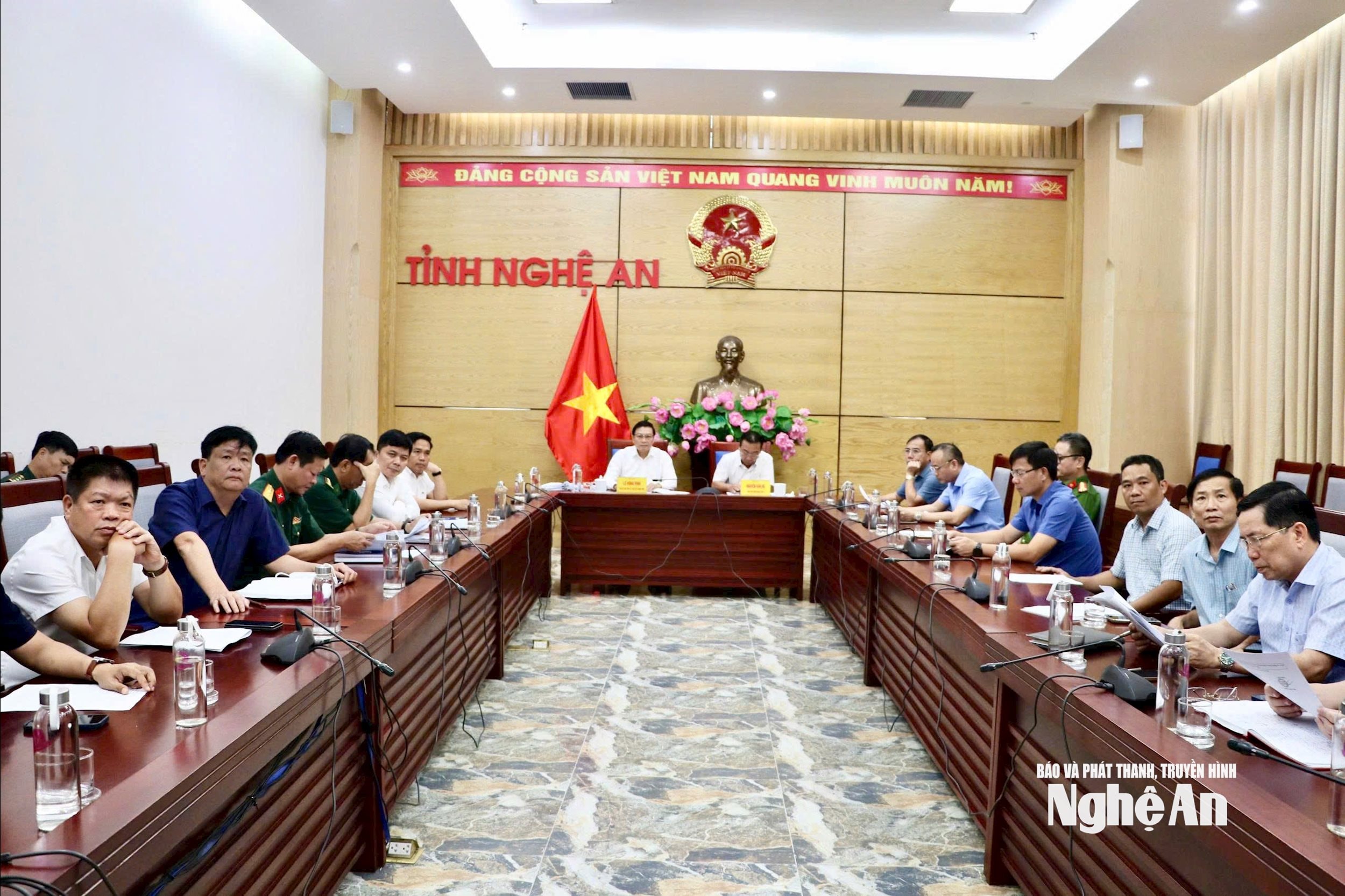 họp 1