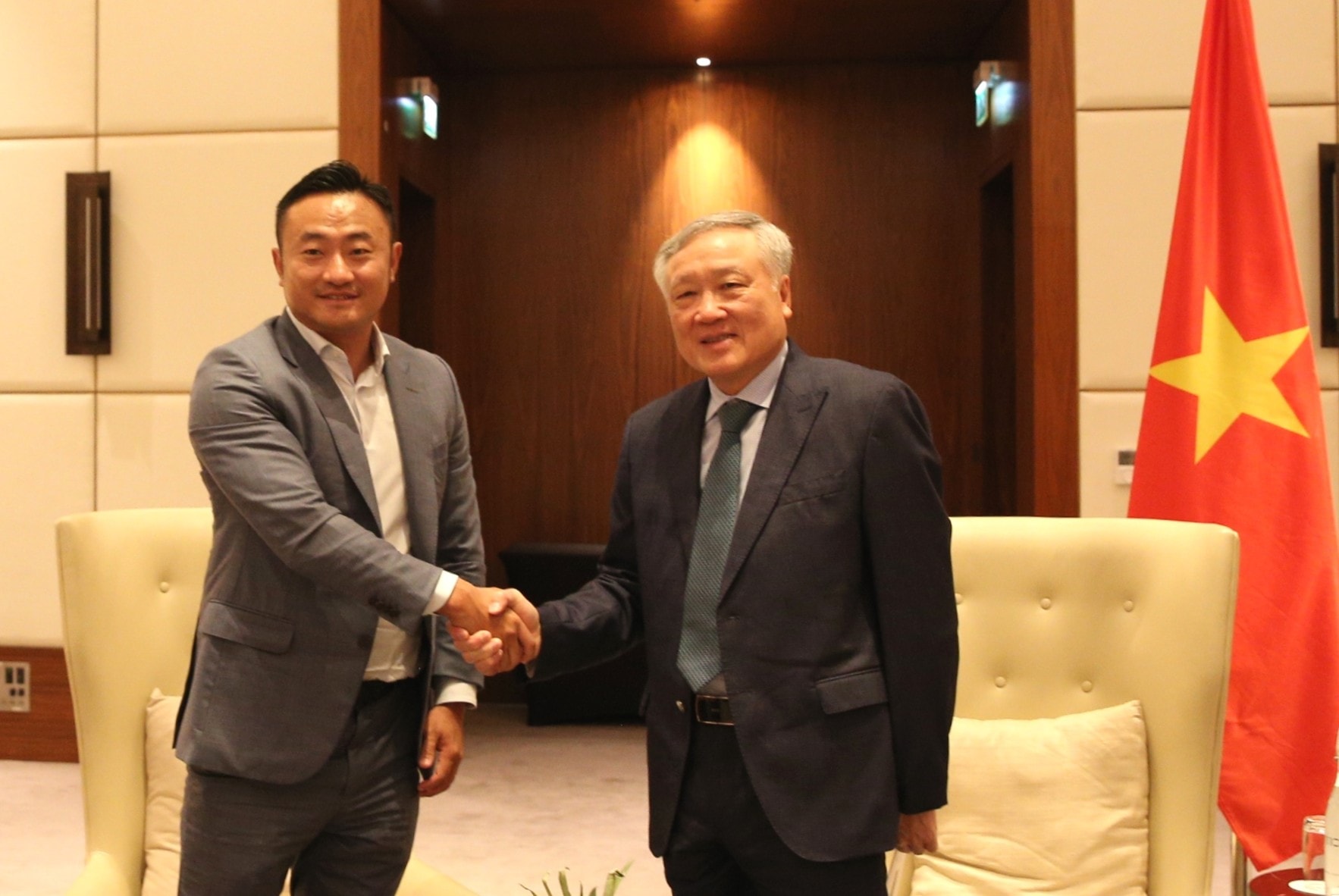 Phó Thủ tướng Thường trực Nguyễn Hòa Bình tiếp một số doanh nghiệp lớn của UAE- Ảnh 1.