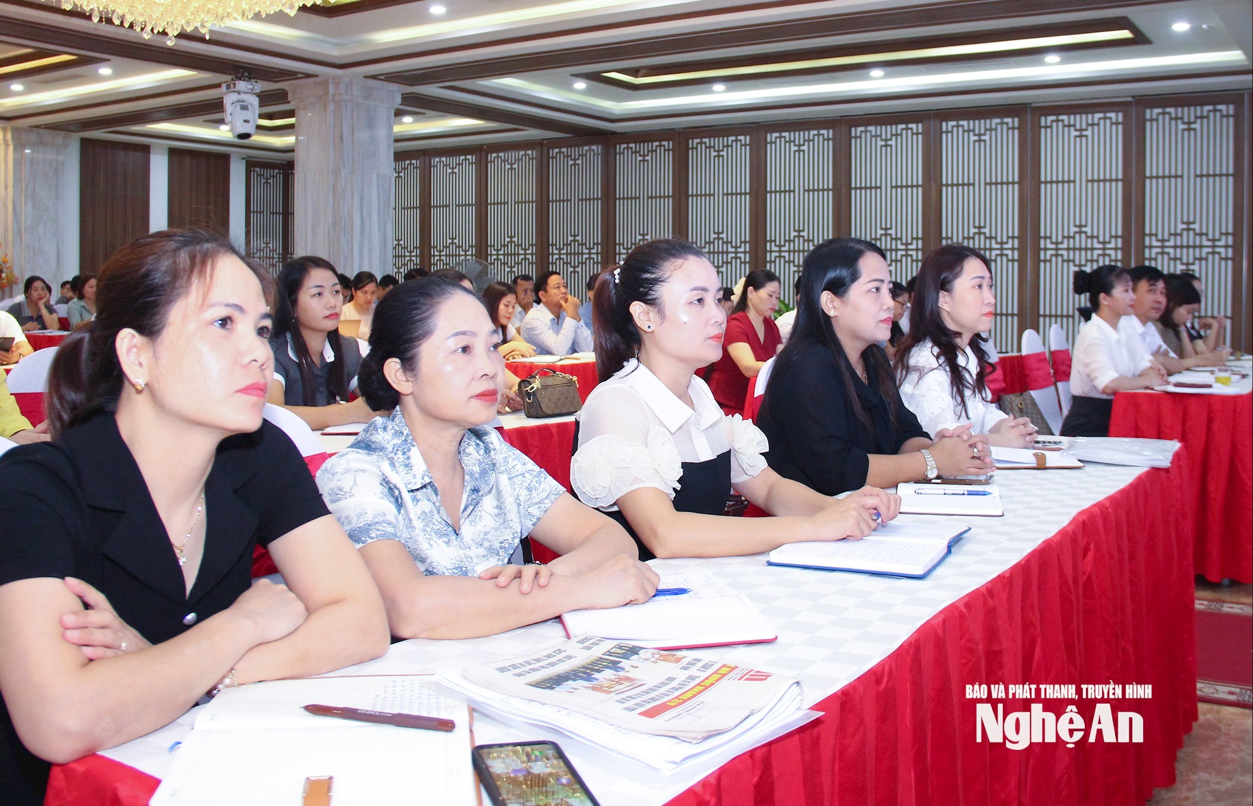  Các đại biểu,,,