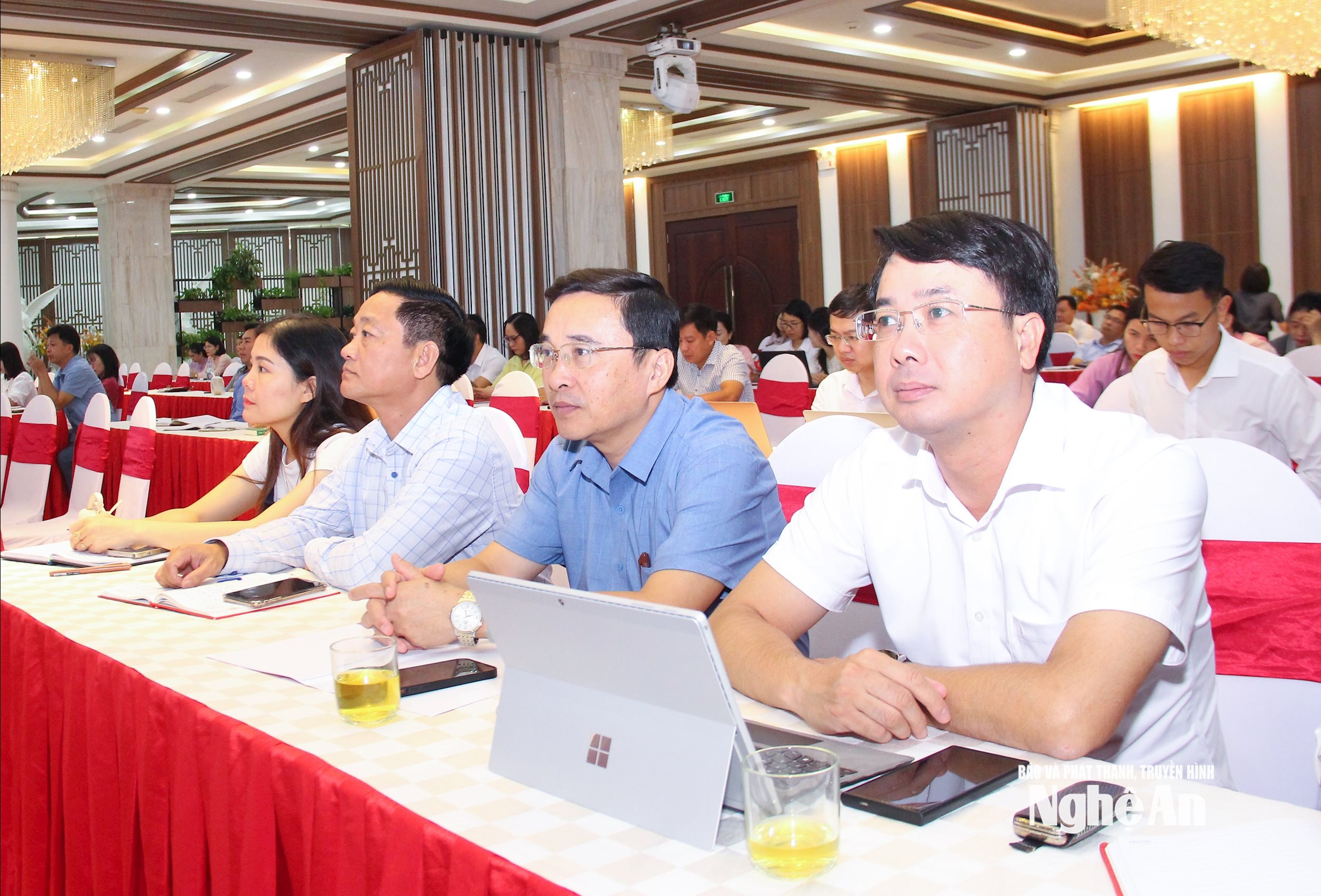  Các đại biểu tham gia hội nghị