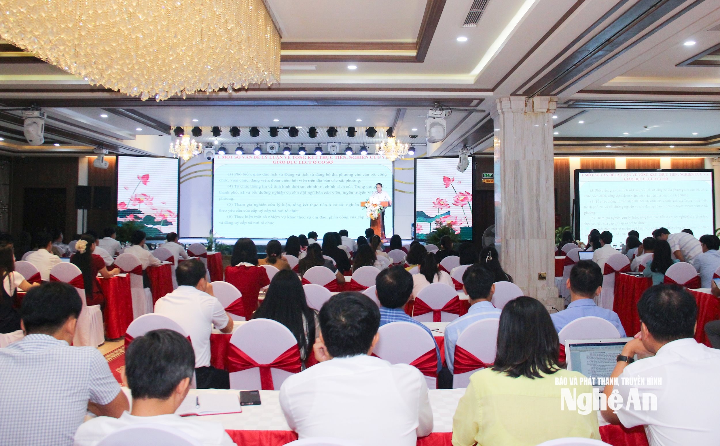  Quang cảnh hội nghị tập thể. Ảnh Mai Hoa