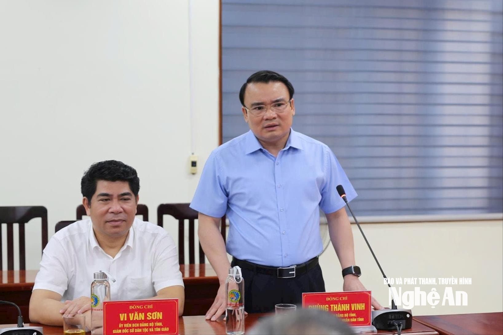 bna_trao-qua-cho-dong-bao-anh-diep-thanh00001(1).jpg