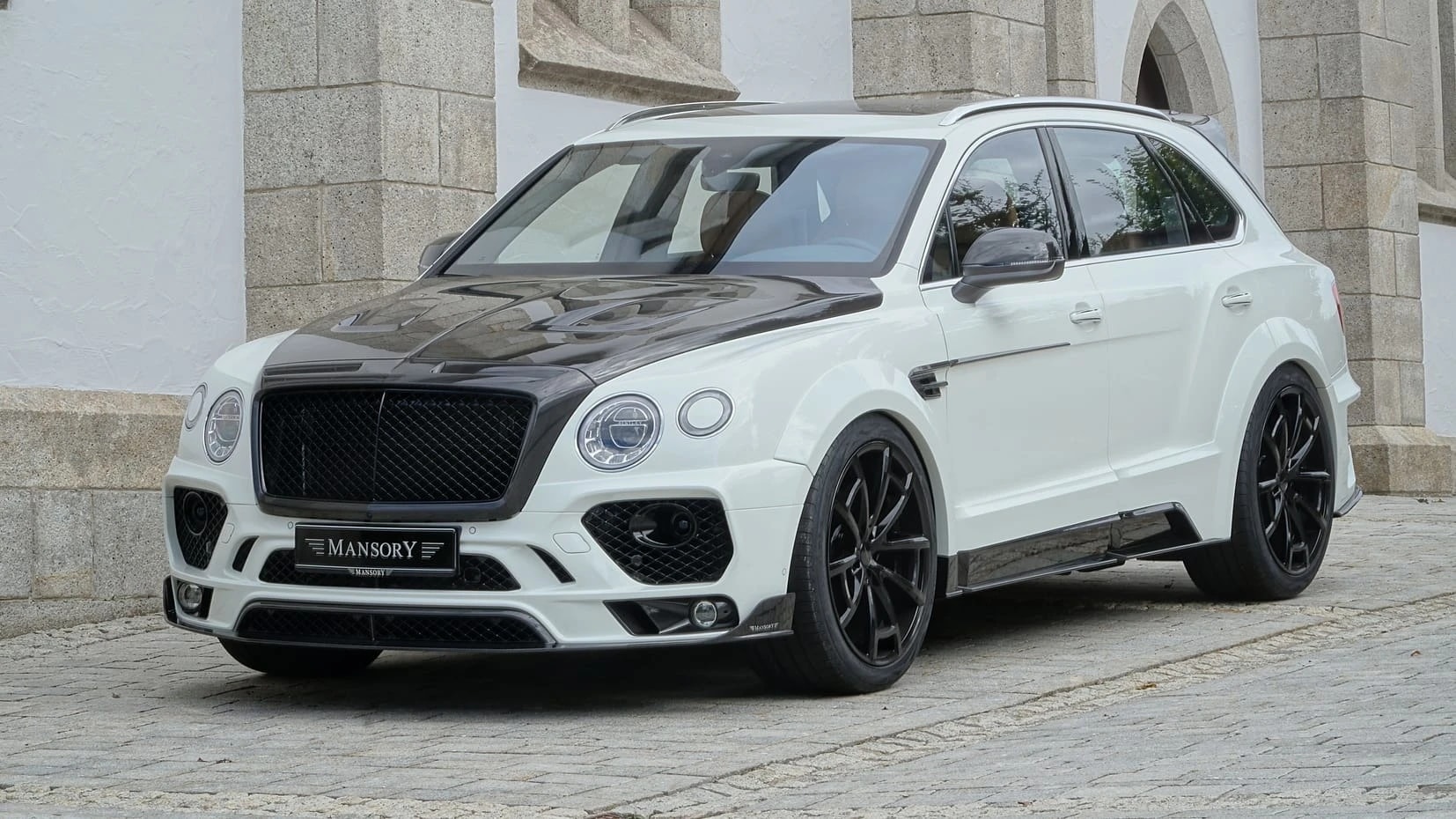 Chiếc Bentley Bentayga được nâng cấp bởi hãng độ Mansory
