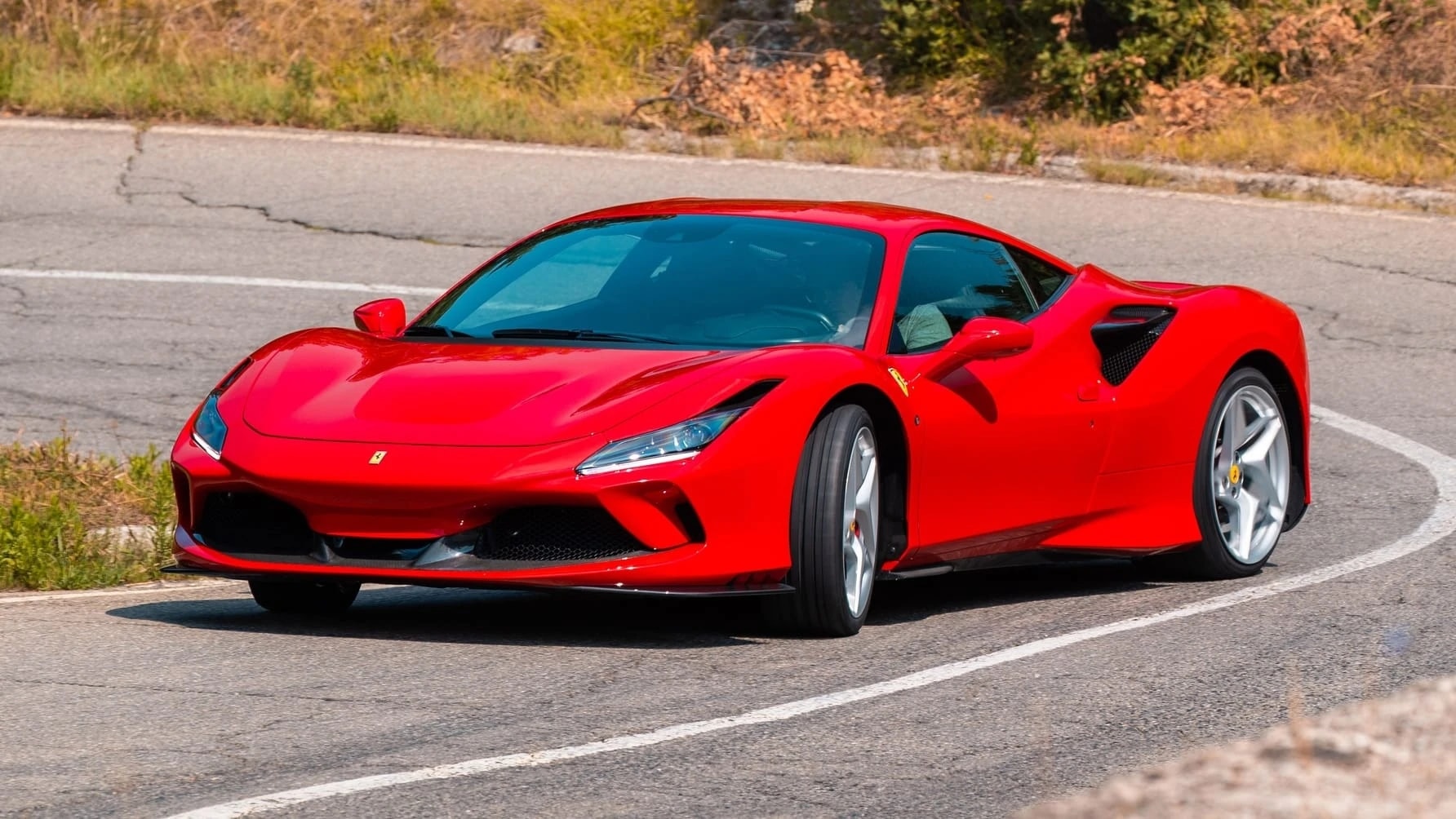Siêu xe Ferrari F8 Tributo màu đỏ
