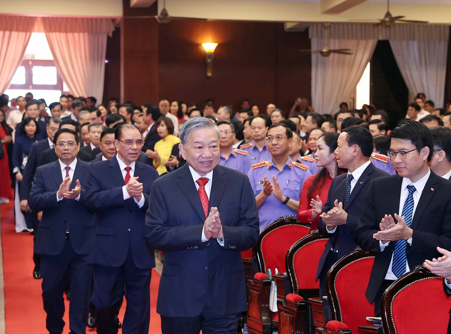 vna_potal_tong_bi_thu_du_dai_hoi_dai_bieu_dang_bo_cac_co_quan_dang_trung_uong_lan_thu_nhat_8292880.jpg