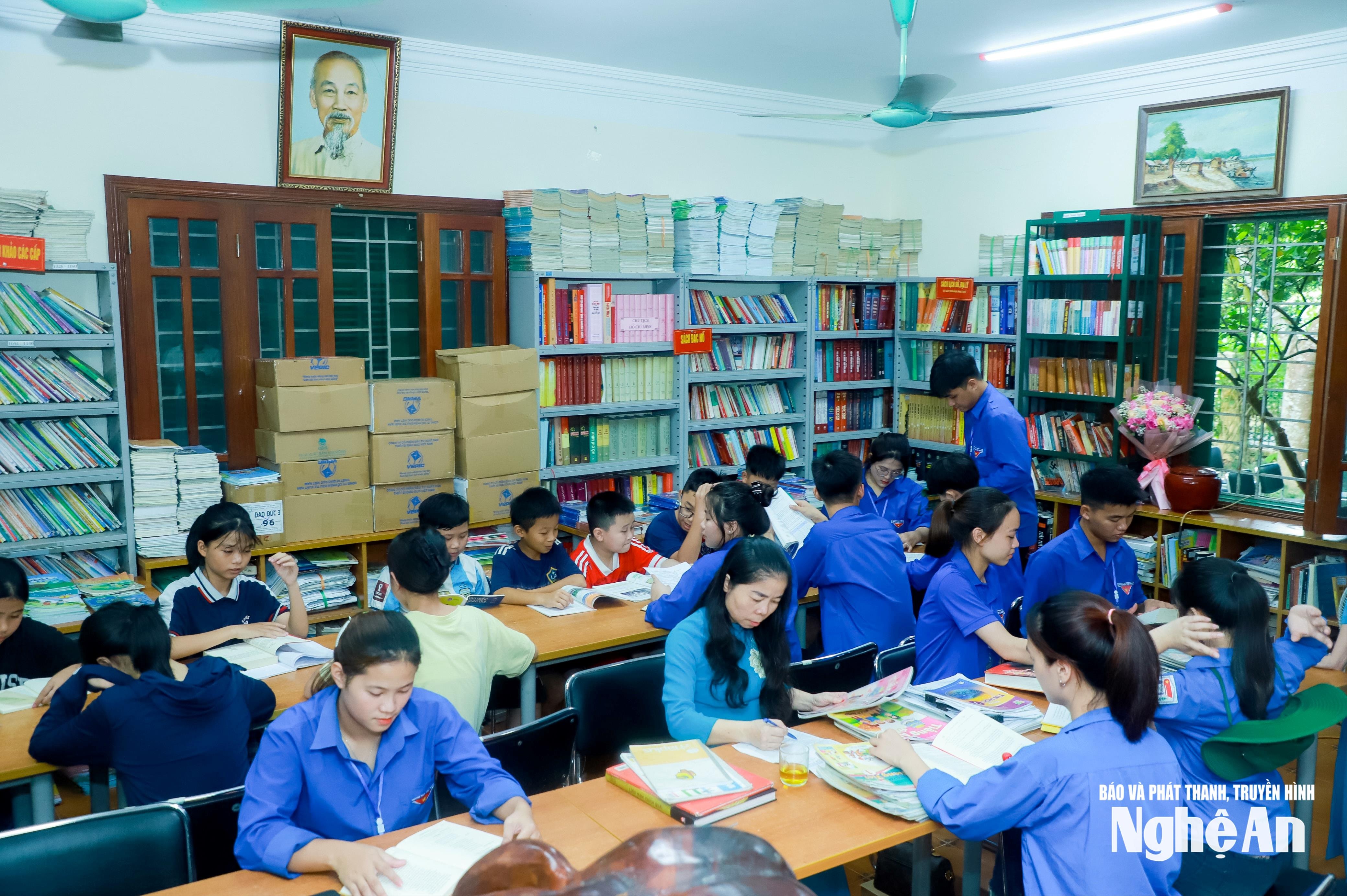 2.-hoc-sinh-doc-sach-tai-thu-vien-lang-sen-xa-kim-lien.-anh-thanh-duy.jpg