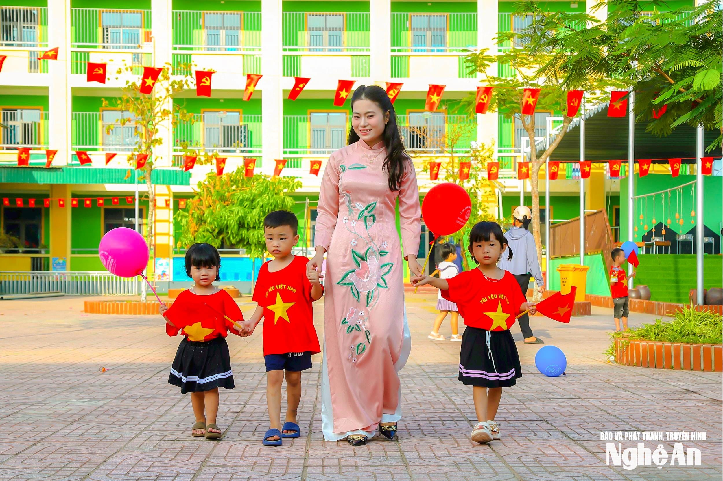 4.-co-va-tro-truong-mam-non-nguyen-hue-xa-hung-nguyen-hoa-hung-don-nam-hoc-moi-2025-2026.-anh-dinh-tuyen.jpg