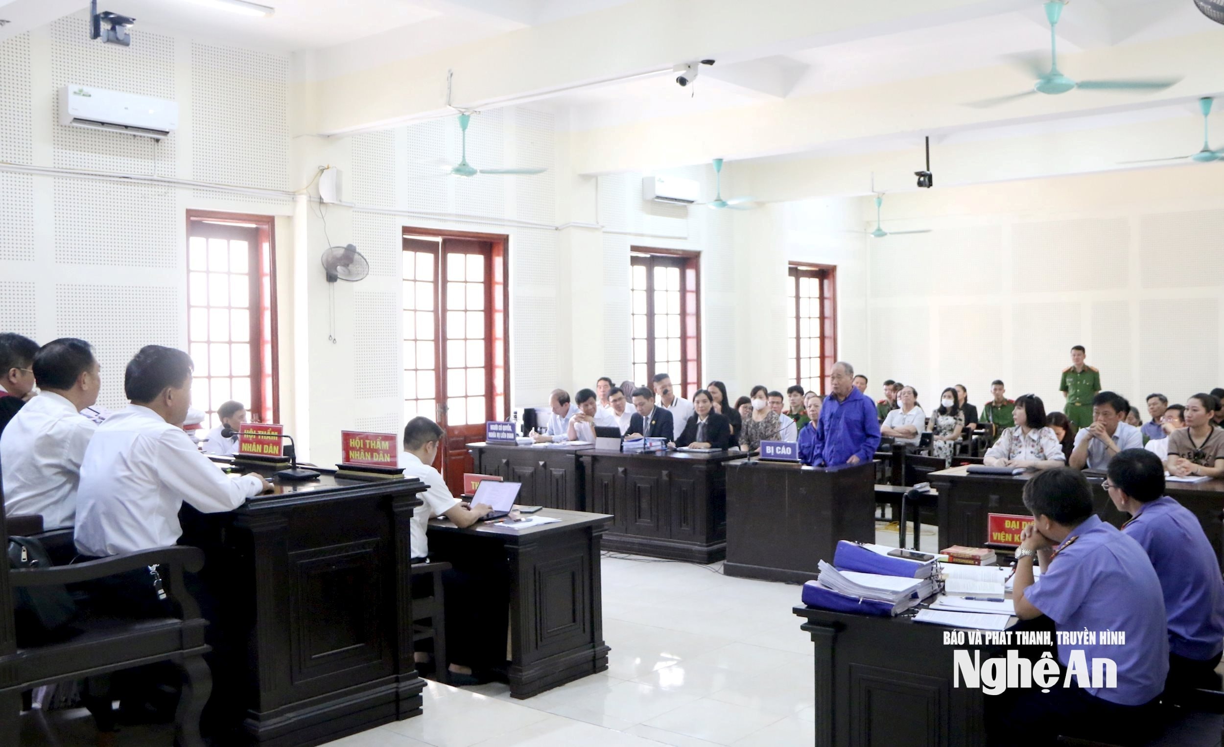 Phiên tòa xét xử vợ chồng Giám đốc Công ty TNHH Minh Khang