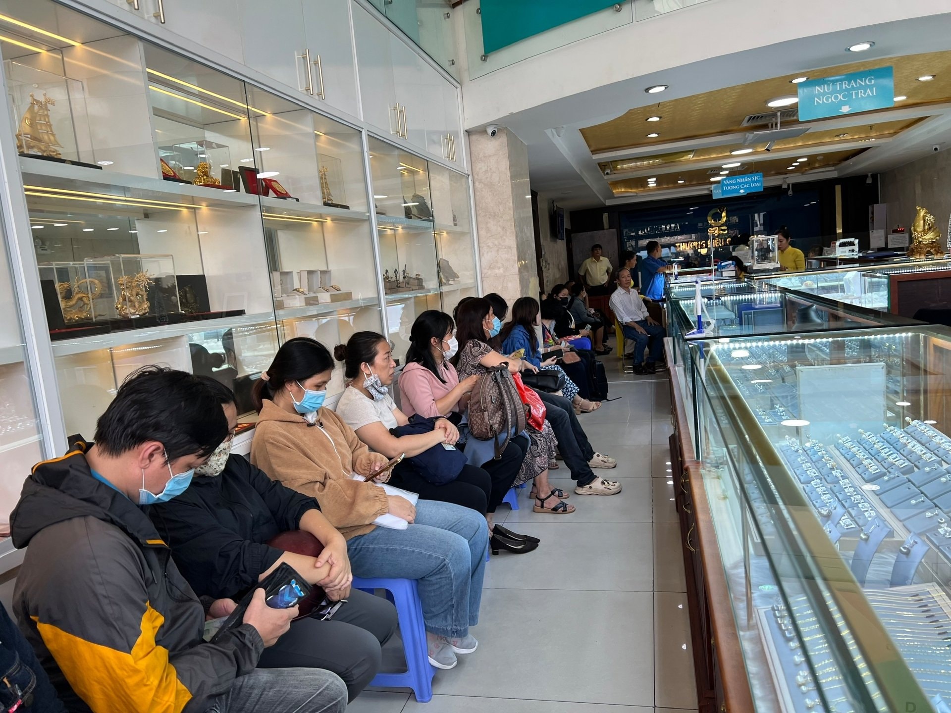 Giá vàng chiều nay 25/9/2025: Bảng giá vàng SJC, vàng nhẫn, vàng thế giới