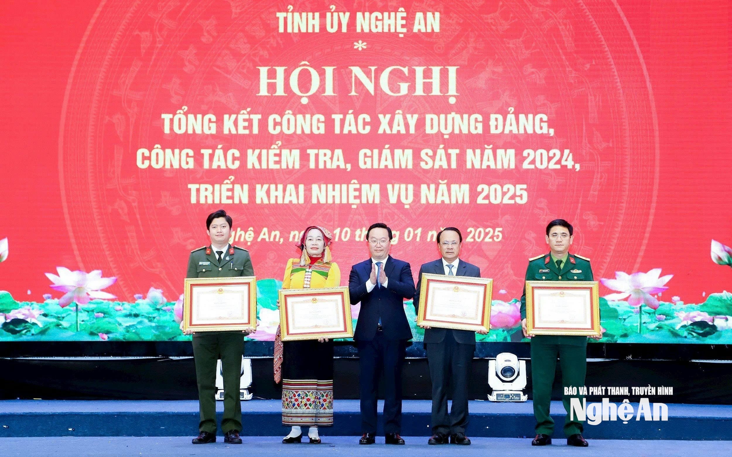  trao điển hình