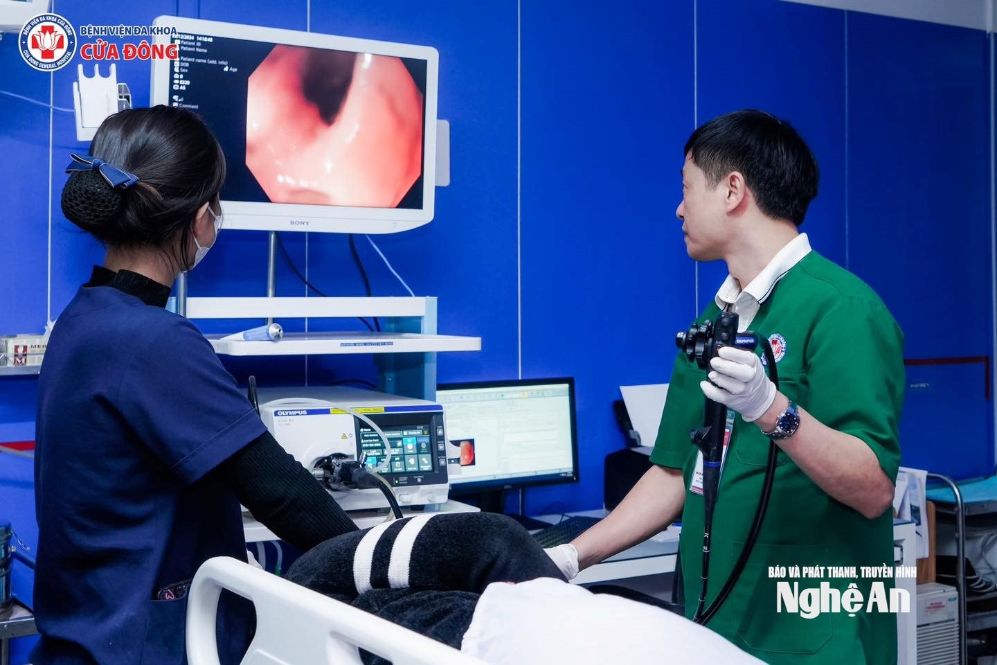 Phẫu thuật cắt bỏ khối ung thư trực tràng cho bệnh nhân 85 tuổi