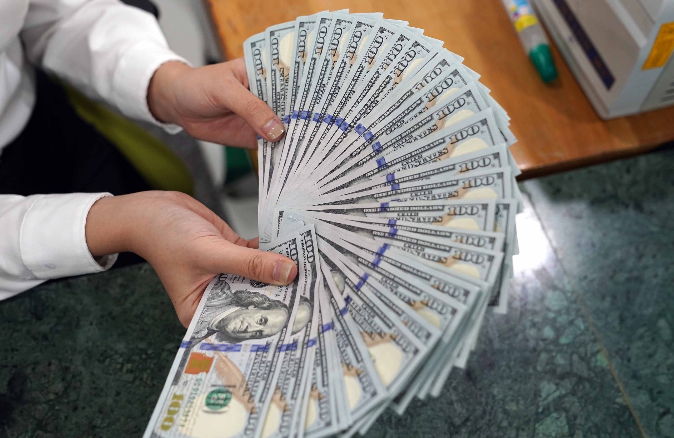 Giá USD hôm nay 21.7.2025: Tỷ giá trung tâm lập kỷ lục mới