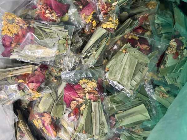 Đặt mua nguyên liệu trôi nổi qua mạng để sản xuất số lượng lớn dầu gội giả -0