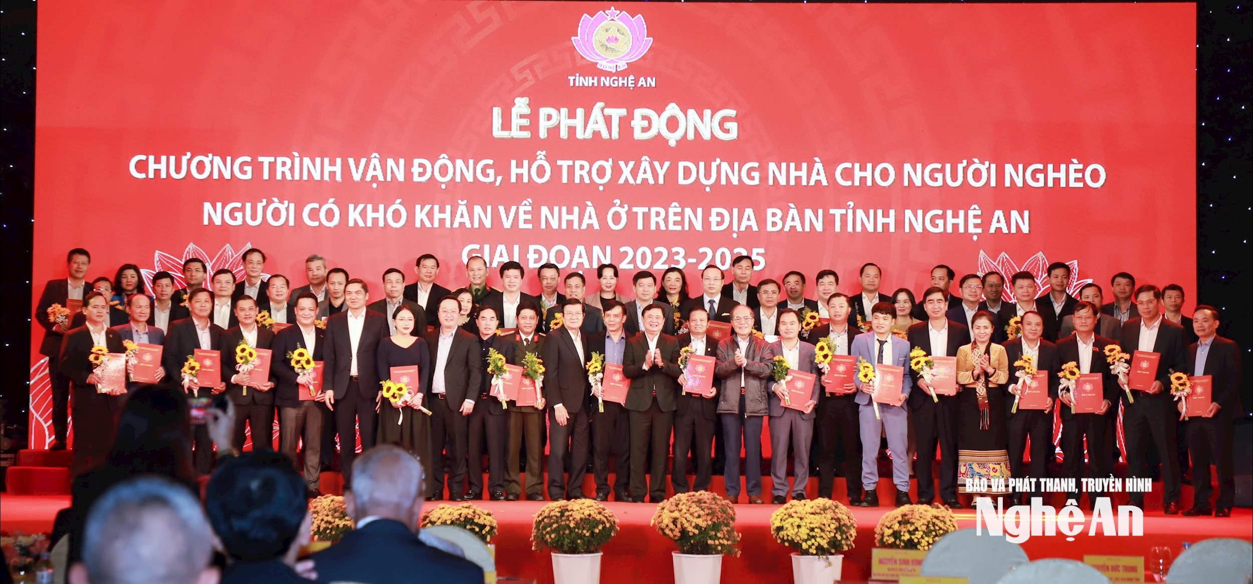 Lễ phát động Chương trình vận động hỗ trợ xây dựng nhà cho người nghèo, người có hoàn cảnh khó khăn về nhà ở trên địa bàn tỉnh giai đoạn 2023 - 2025. Ảnh Thành Duy