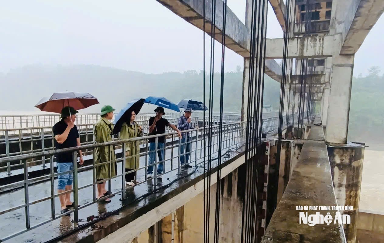 Đoàn công tác kiểm tra an toàn hồ chứa thủy điện