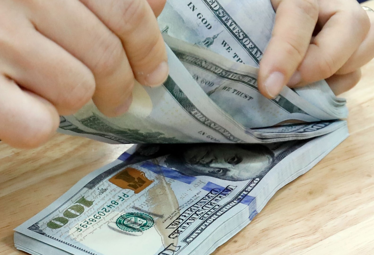 Tỷ giá USD ngày 23/1 giảm sâu, xuống dưới mốc 25.000 VND/USD - Báo Khánh Hòa điện tử