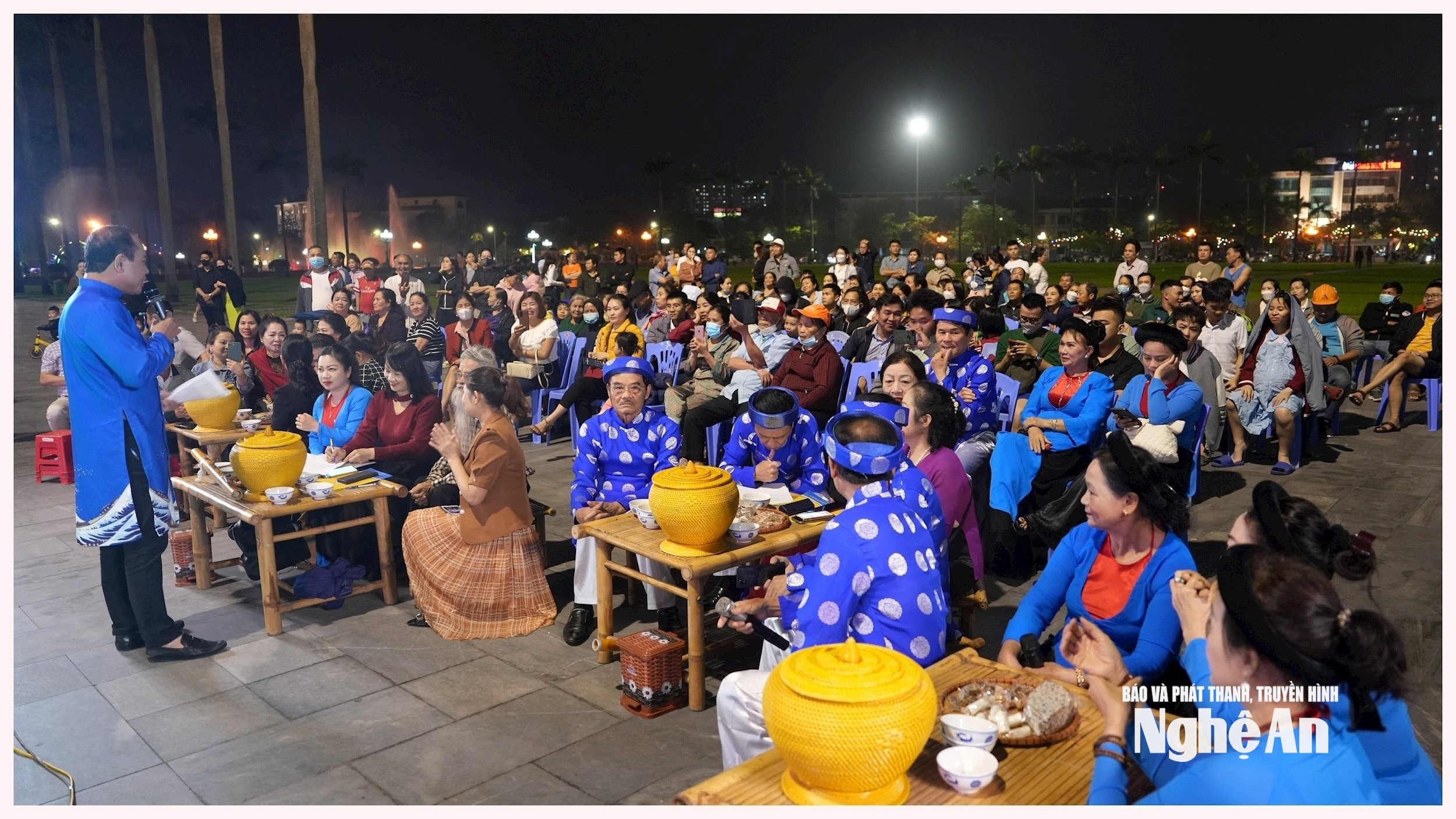 bna_cac-nghe-nhan-va-nguoi-dan-tham-gia-khong-gian-dien-xuong-dan-ca-vi-giam-tai-quang-truong-ho-chi-minh.jpg