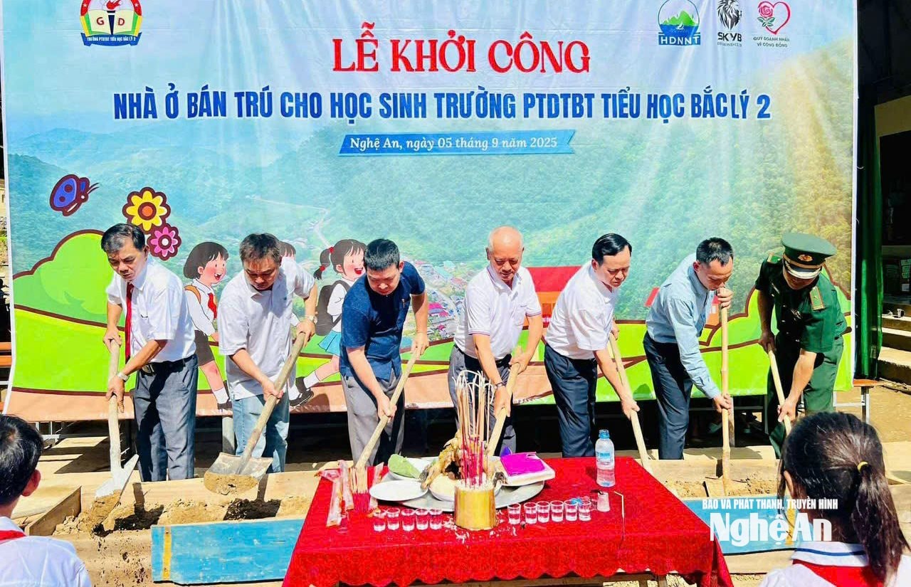  khởi công