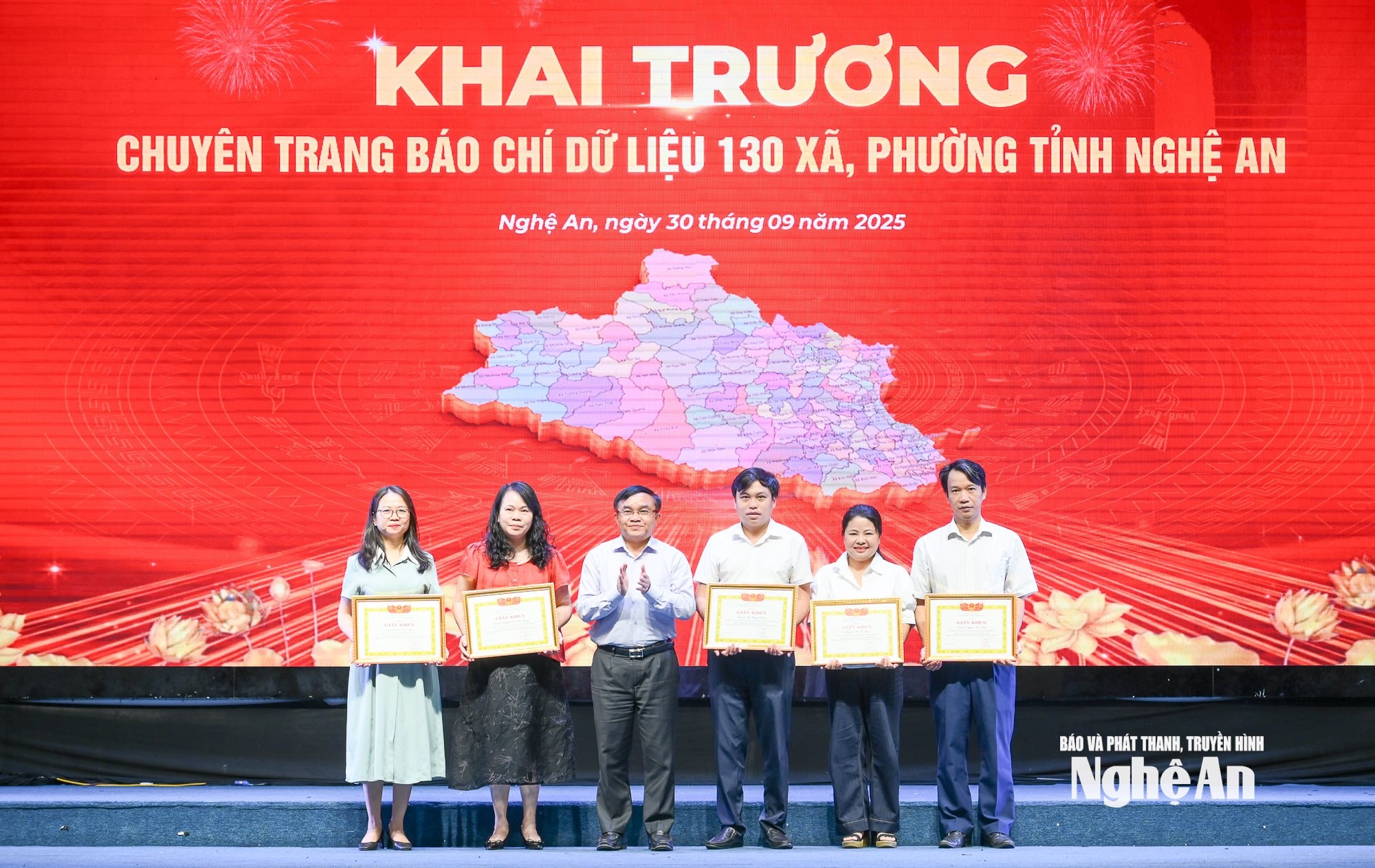 Họp báo trước đại hội-16