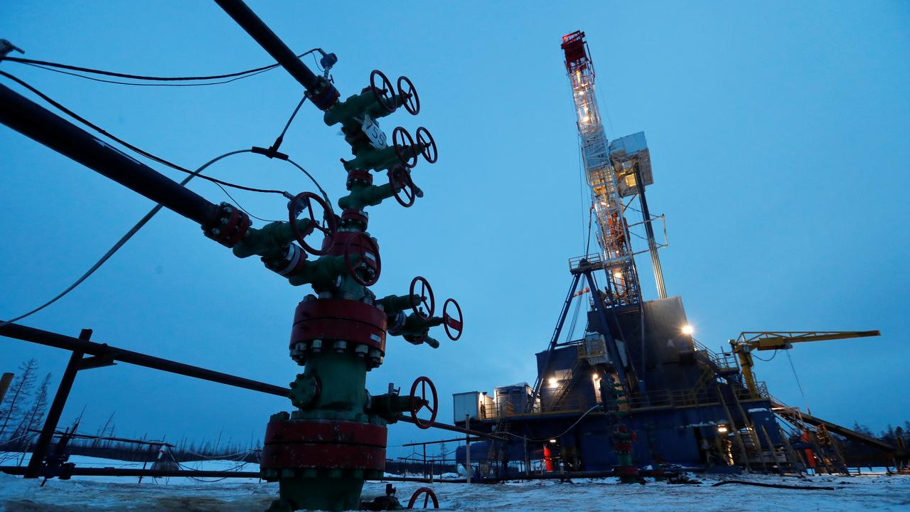 Giá dầu thế giới hôm nay 1/10/2025: Giảm trước áp lực nguồn cung tăng từ OPEC+ và Iraq