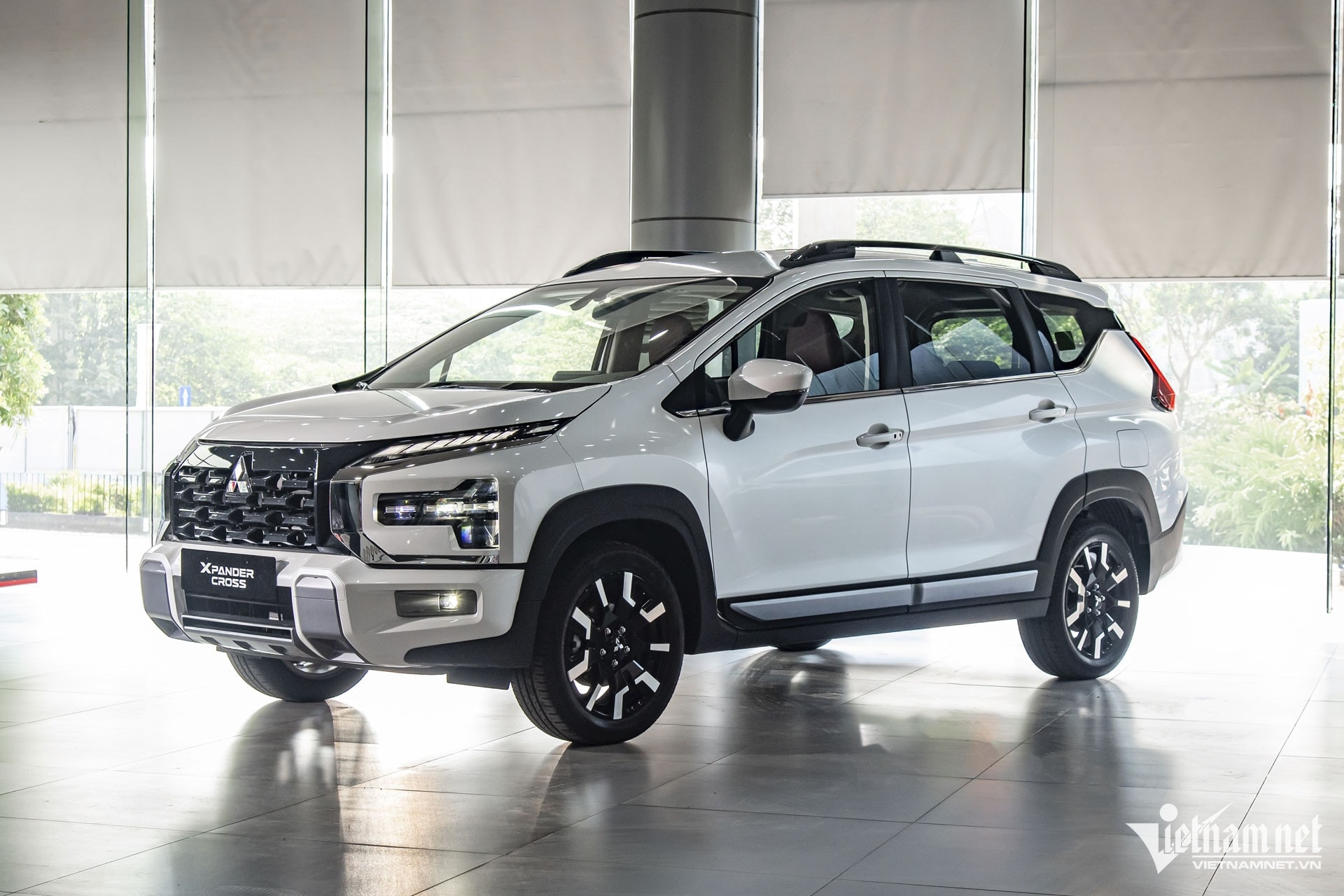 Mitsubishi Xpander Cross 2025 với gói ốp thể thao và chi tiết ngoại hình được làm mới