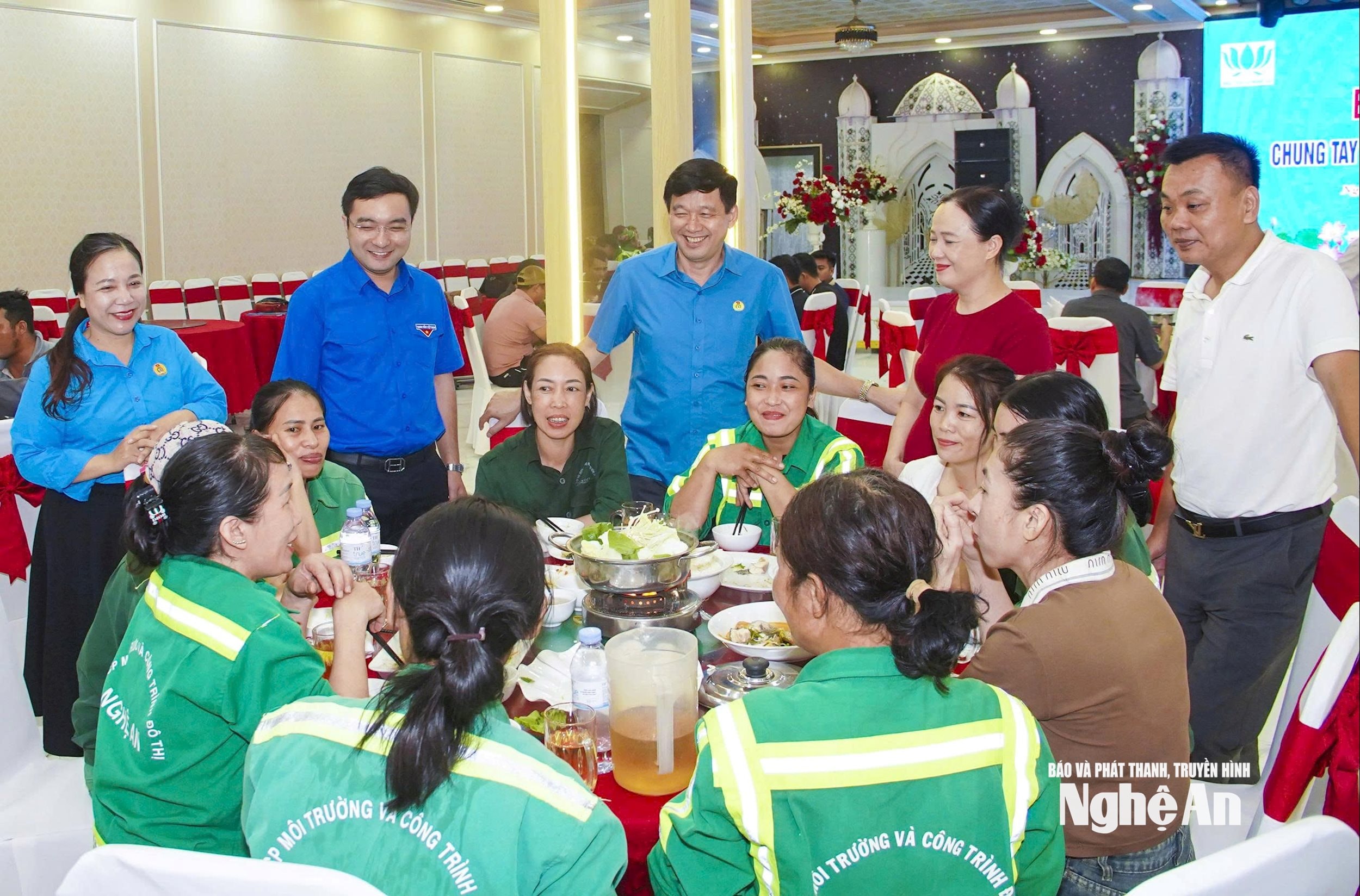 Essen der Gewerkschaft der städtischen Umweltarbeiter Foto: Diep Thanh00006