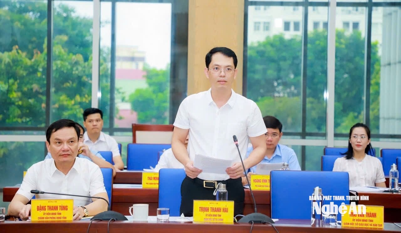 Đồng chí Trịnh Thanh Hải - Ủy viên Ban Chấp hành Đảng bộ tỉnh, Giám đốc Sở Tài chính phát biểu tại phiên họp thường kỳ của UBND tỉnh. Ảnh Thành Duy