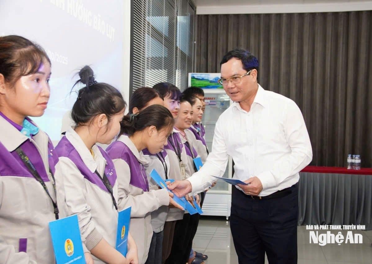 bna_tong-lien-doan-ho-tro-lao-dong-bi-anh-huong-bao-lu-anh-diep-thanh00012(1).jpg