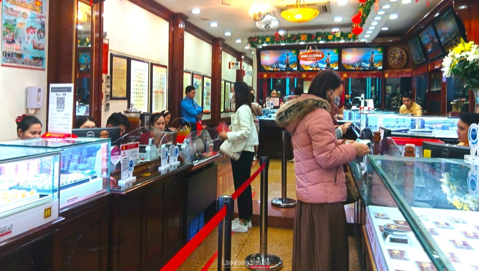 Giá vàng chiều nay 1/10/2025: Giá vàng SJC BTMC, vàng nhẫn DOJI, vàng thế giới