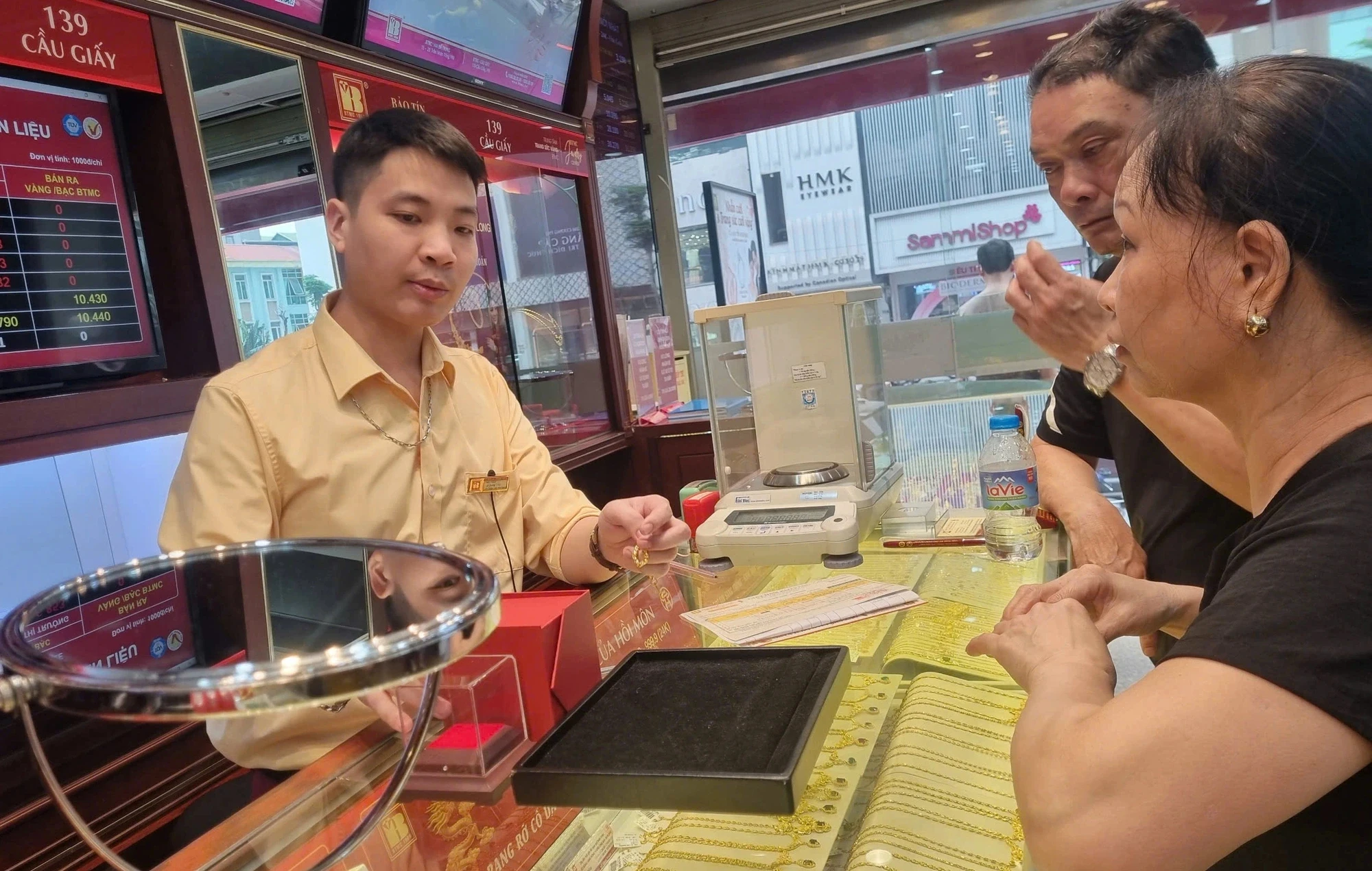 Giá vàng hôm nay 2/10/2025: Bảng giá vàng SJC DOJI PNJ, vàng nhẫn, vàng thế giới